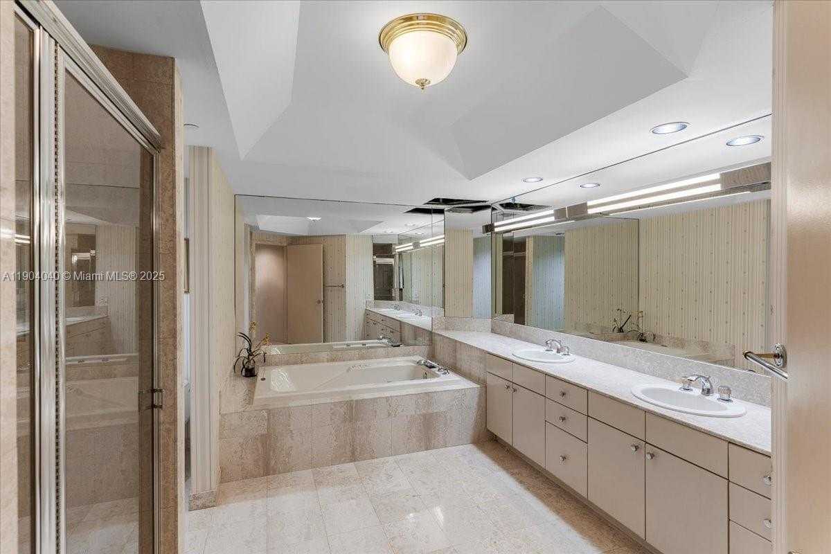 Small Image of 2000 ISLAND BLVD #609, Aventura Number 21