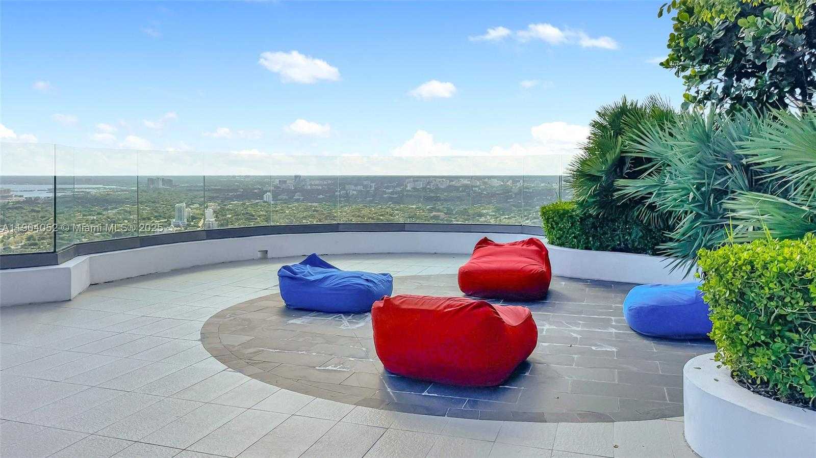 Imagen de Pequeño Objeto