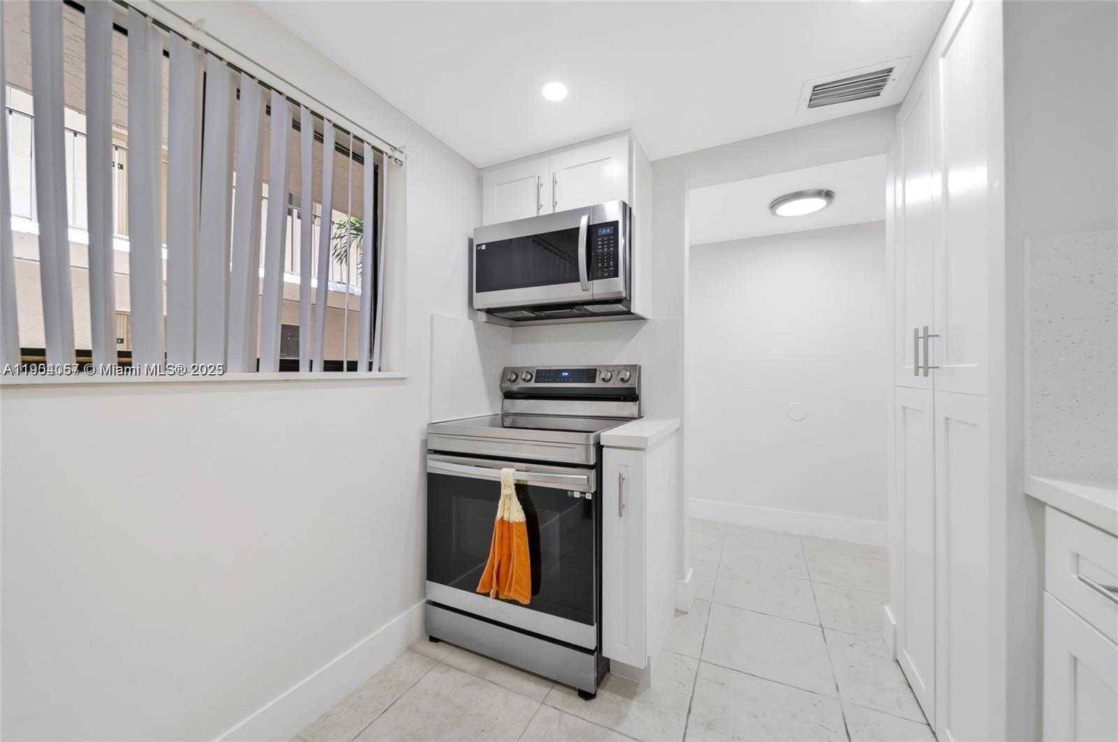 Small Image of 8005 SOUTH WEST 107TH AVE #122, Miami Number 4