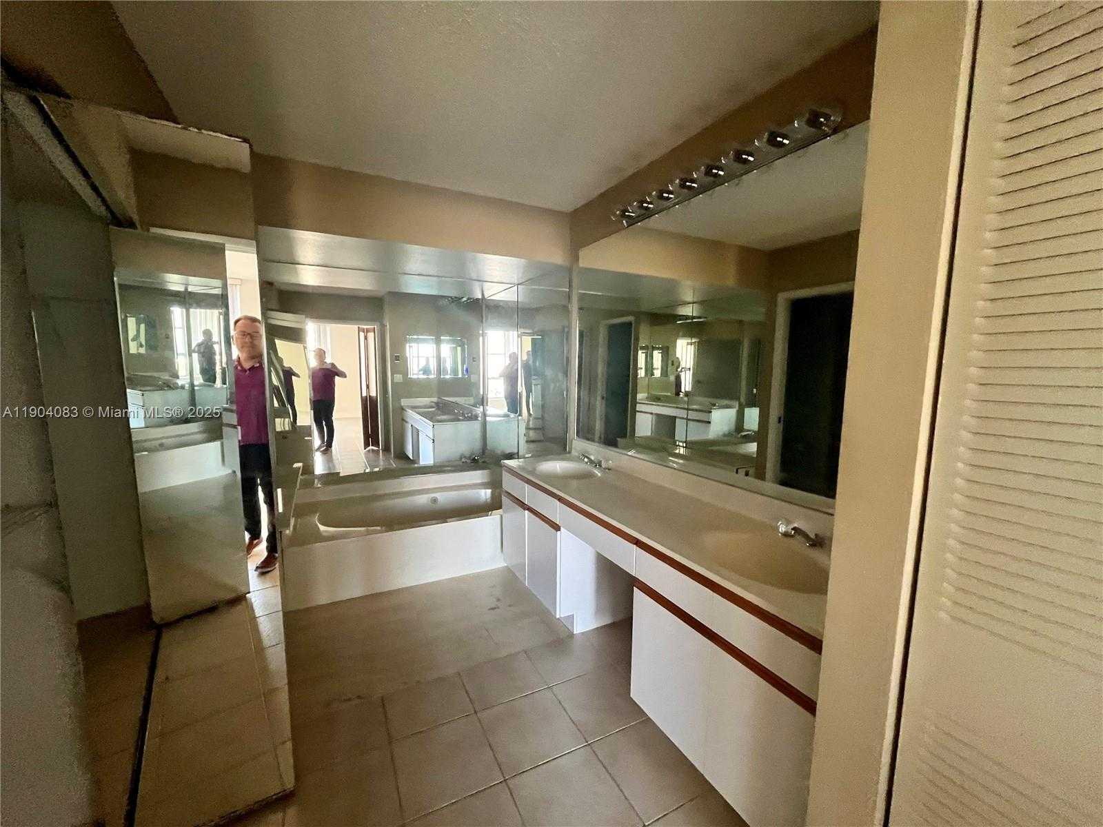 Small Image of 3600 MYSTIC POINTE DR #1717, Aventura Number 10