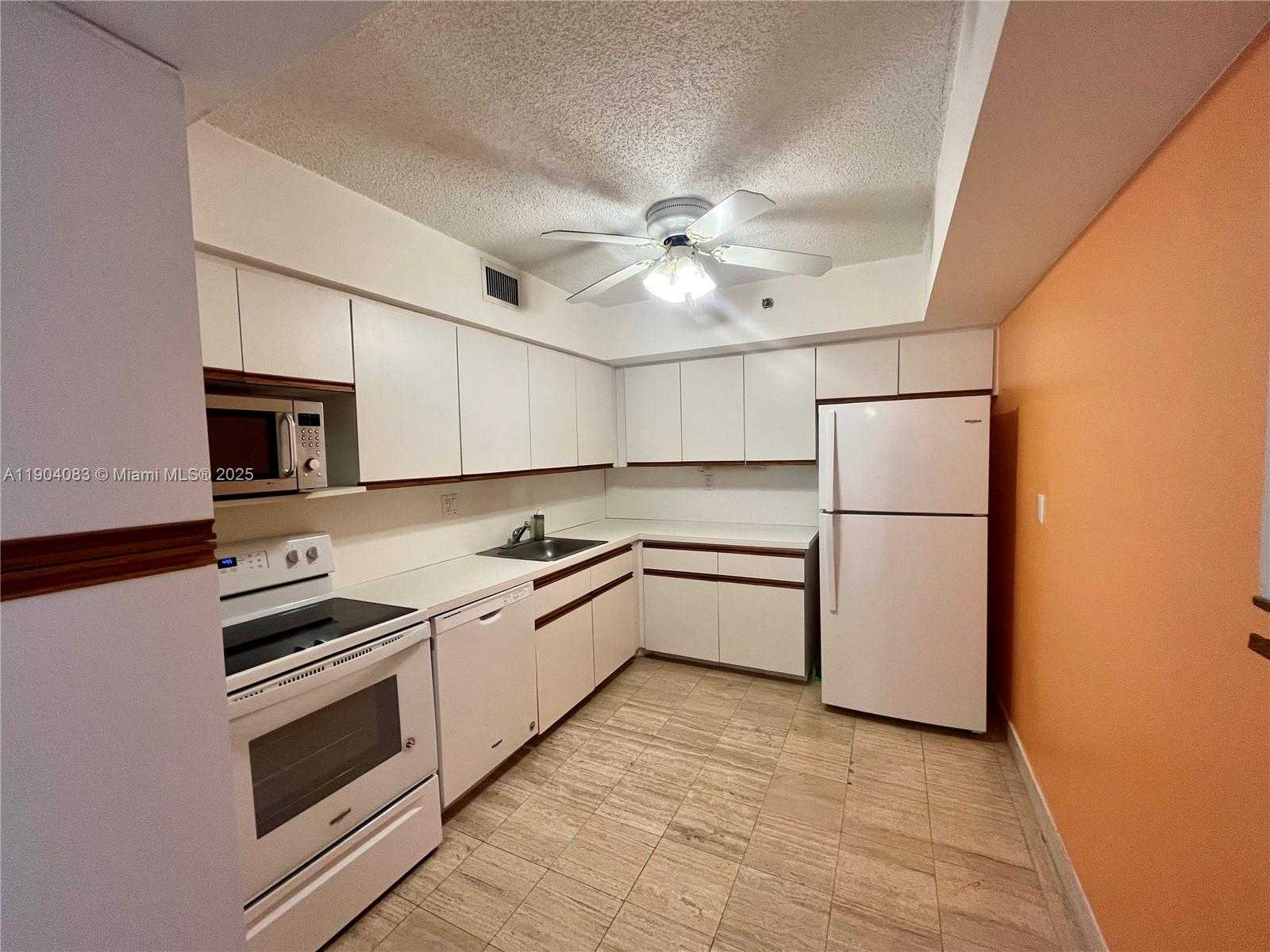 Small Image of 3600 MYSTIC POINTE DR #1717, Aventura Number 7