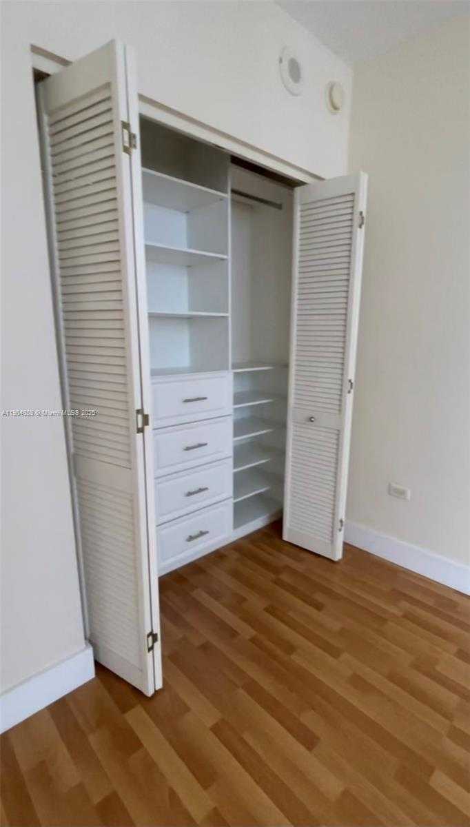 Small Image of 801 BRICKELL KEY BLVD #1510, Miami Number 22