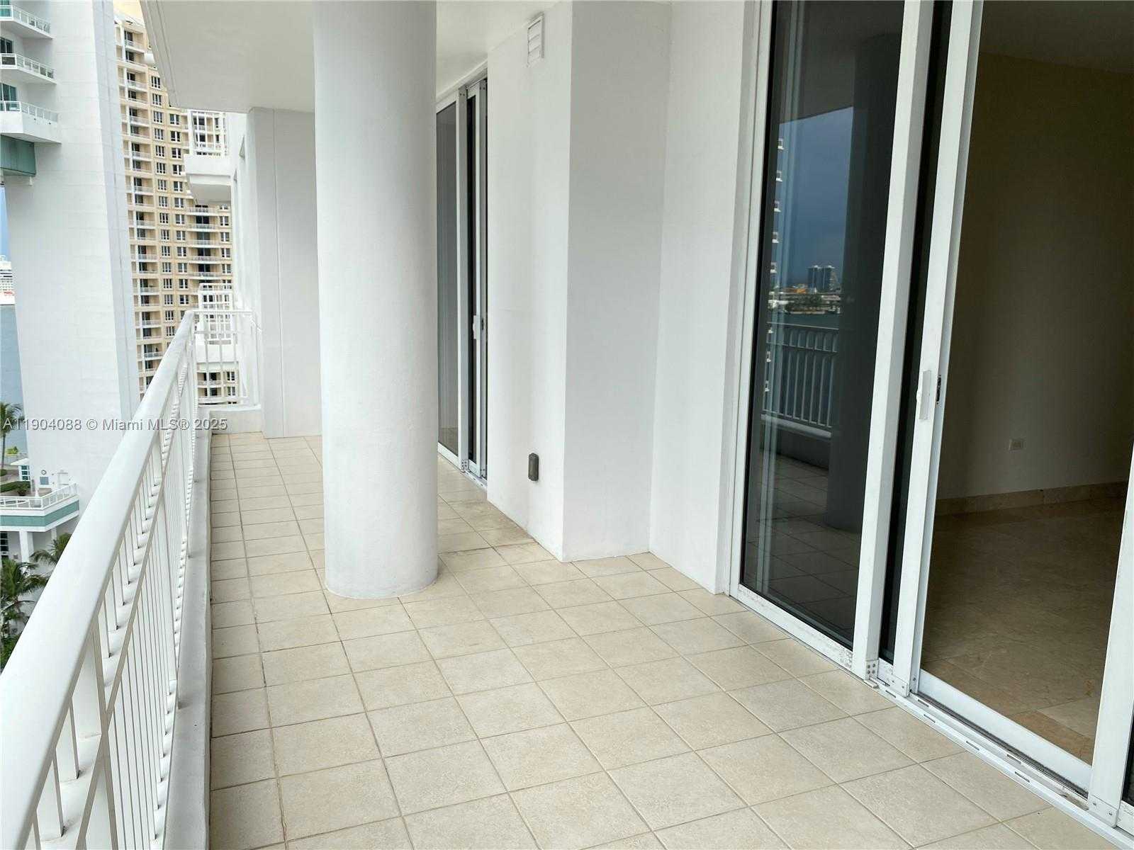 Small Image of 801 BRICKELL KEY BLVD #1510, Miami Number 4