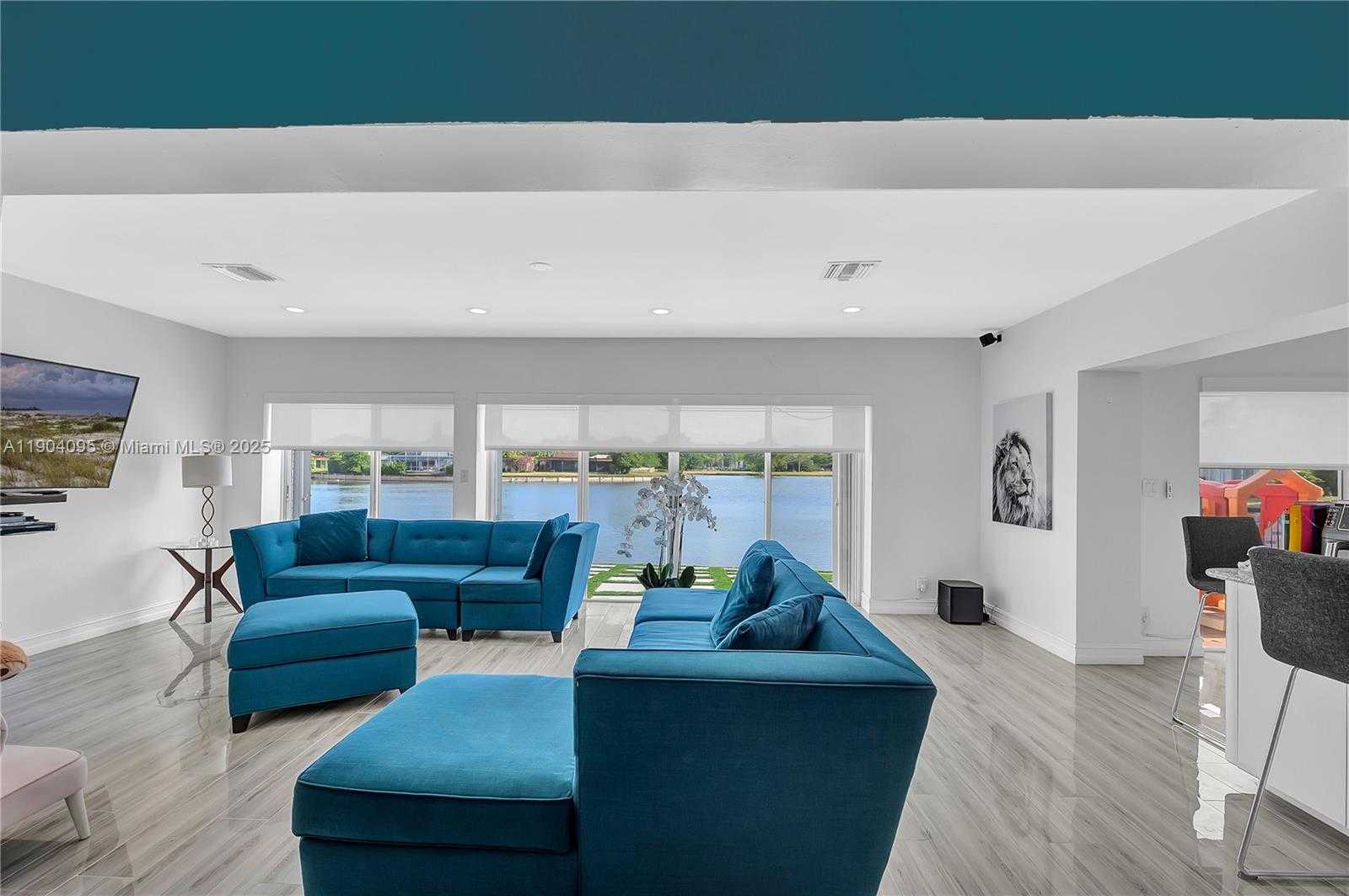 Small Image of 5602 WHITE CEDAR LN #5602, Tamarac Number 13