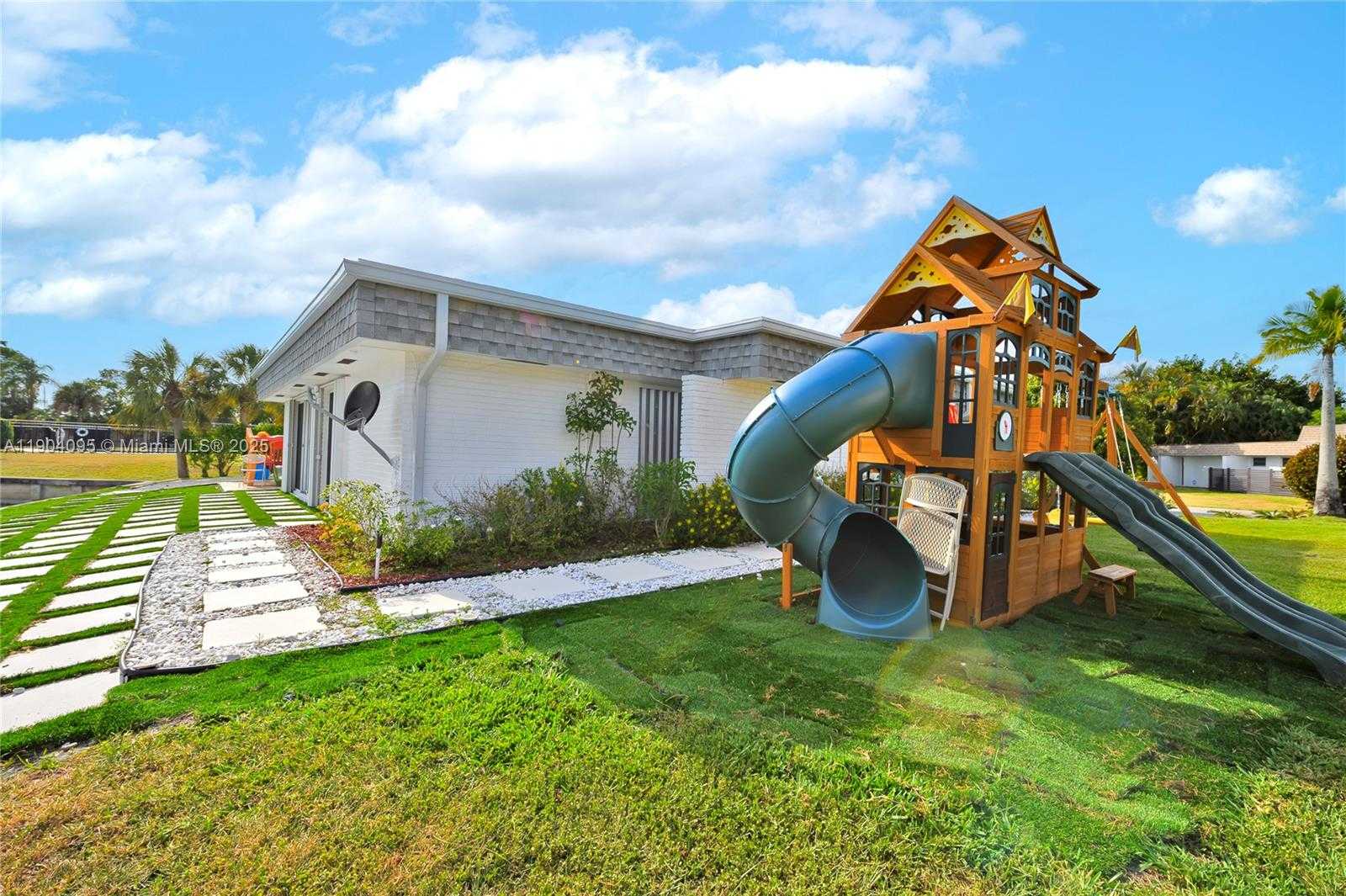 Small Image of 5602 WHITE CEDAR LN #5602, Tamarac Number 15