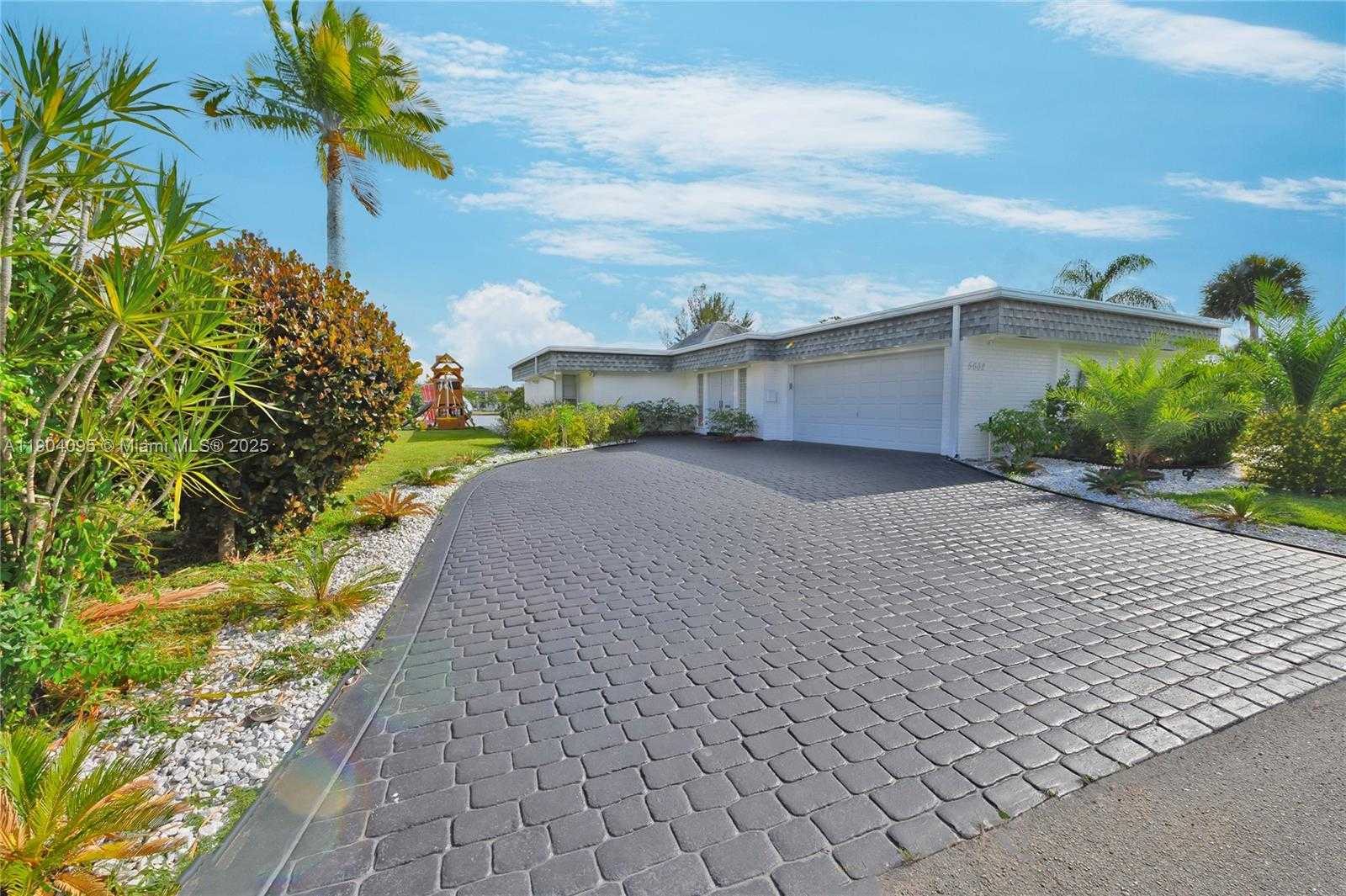 Small Image of 5602 WHITE CEDAR LN #5602, Tamarac Number 7