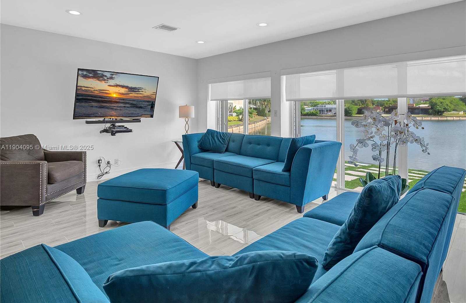 Small Image of 5602 WHITE CEDAR LN #5602, Tamarac Number 9