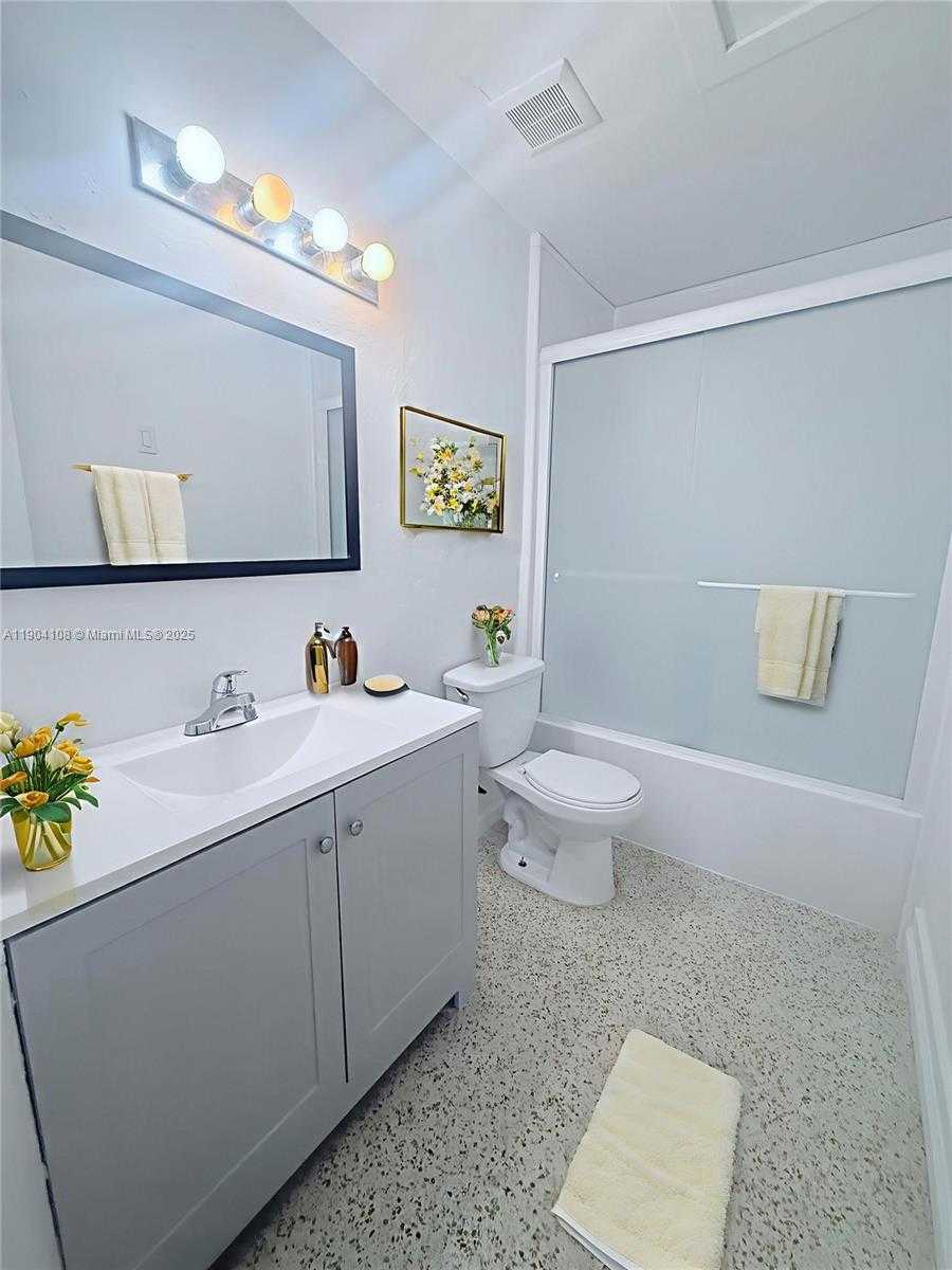 Small Image of 9300 SOUTH WEST 52ND TER #1, Miami Number 4