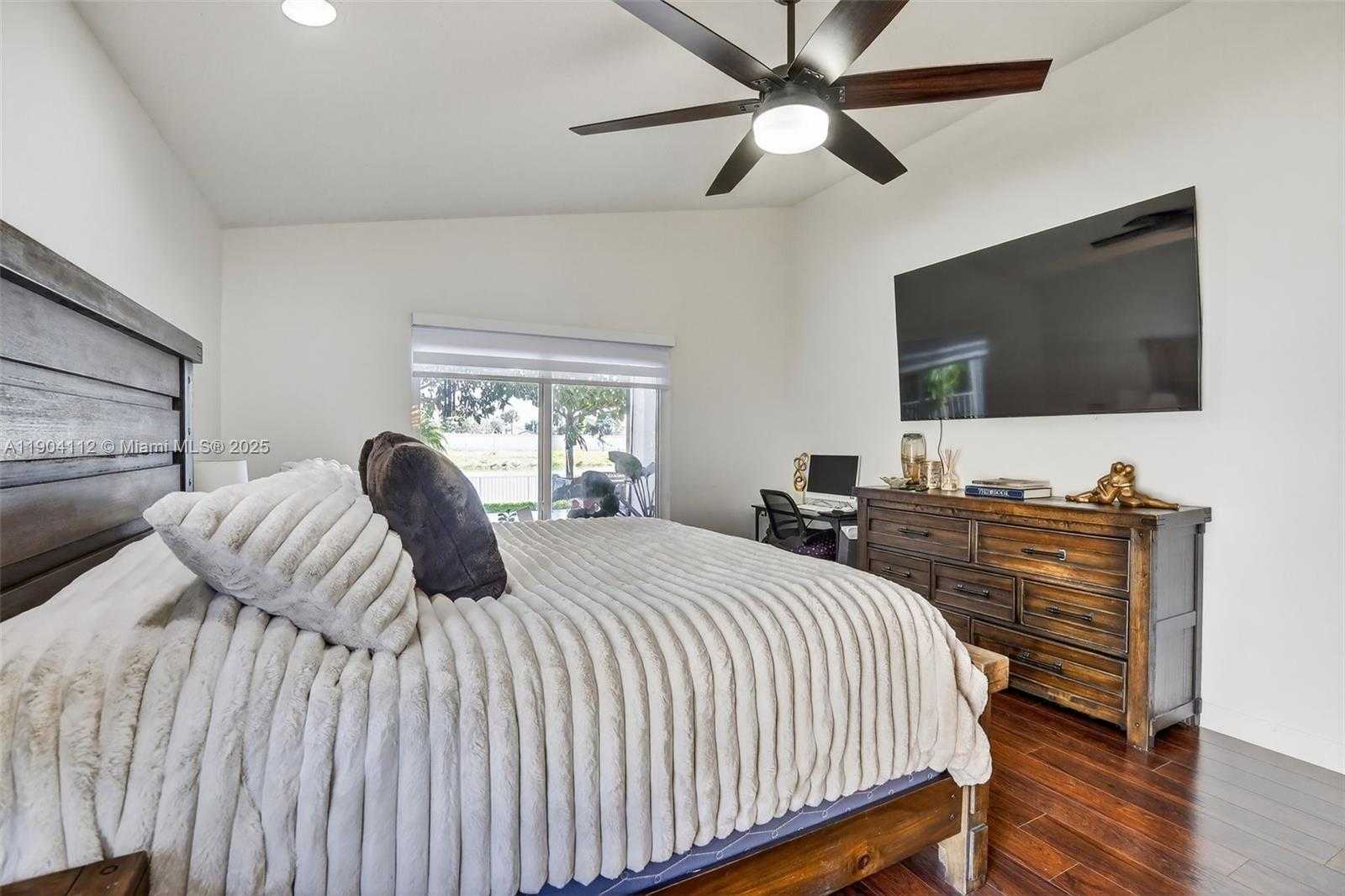 Small Image of 18950 SOUTH WEST 16TH ST #1950, Pembroke Pines Number 24