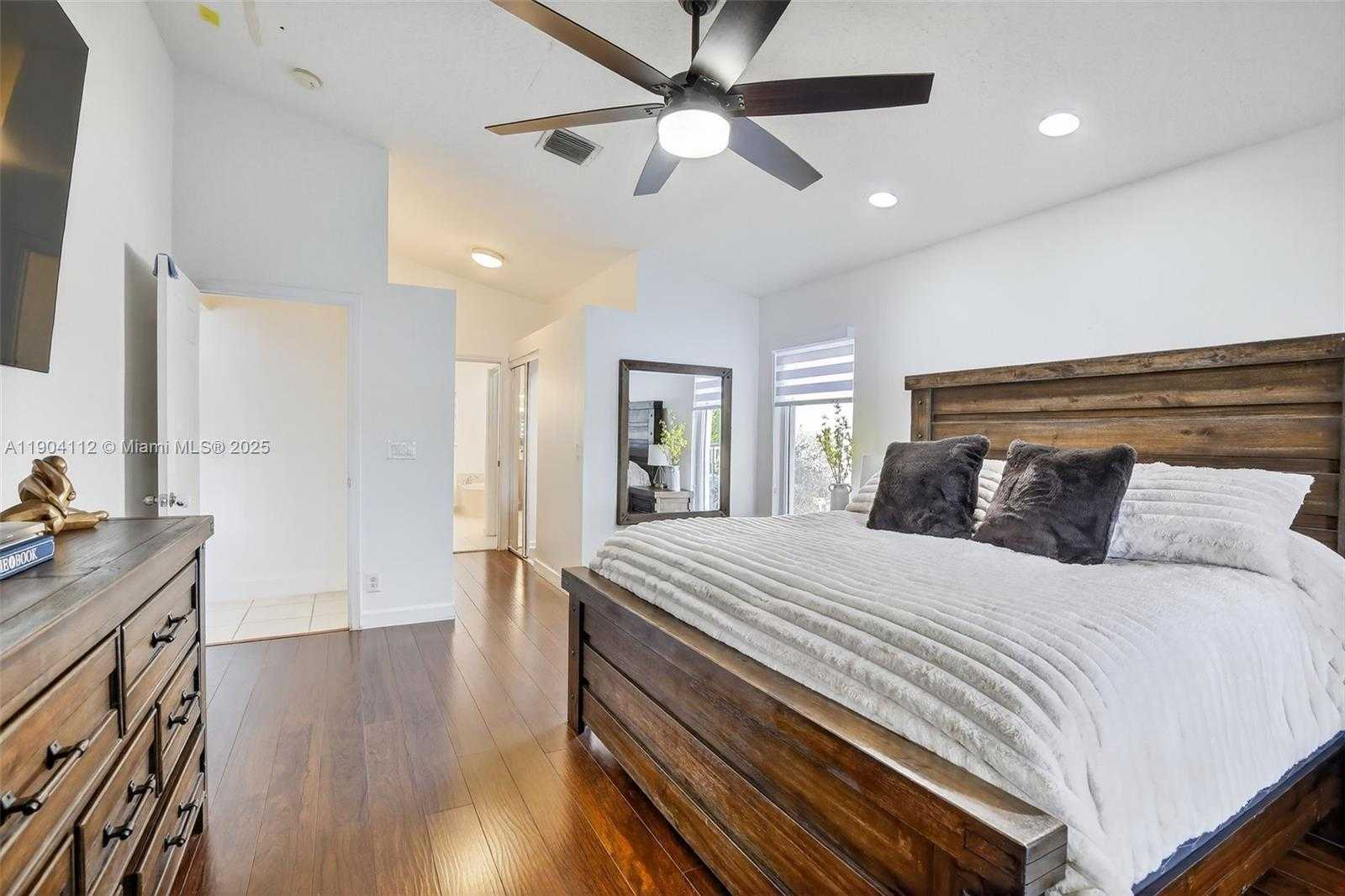 Small Image of 18950 SOUTH WEST 16TH ST #1950, Pembroke Pines Number 25