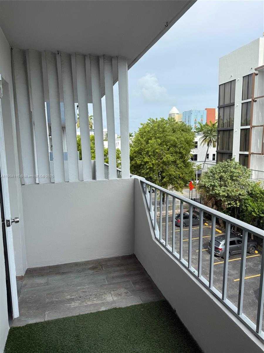 Small Image of 528 MERIDIAN AVE #404, Miami Beach Number 2