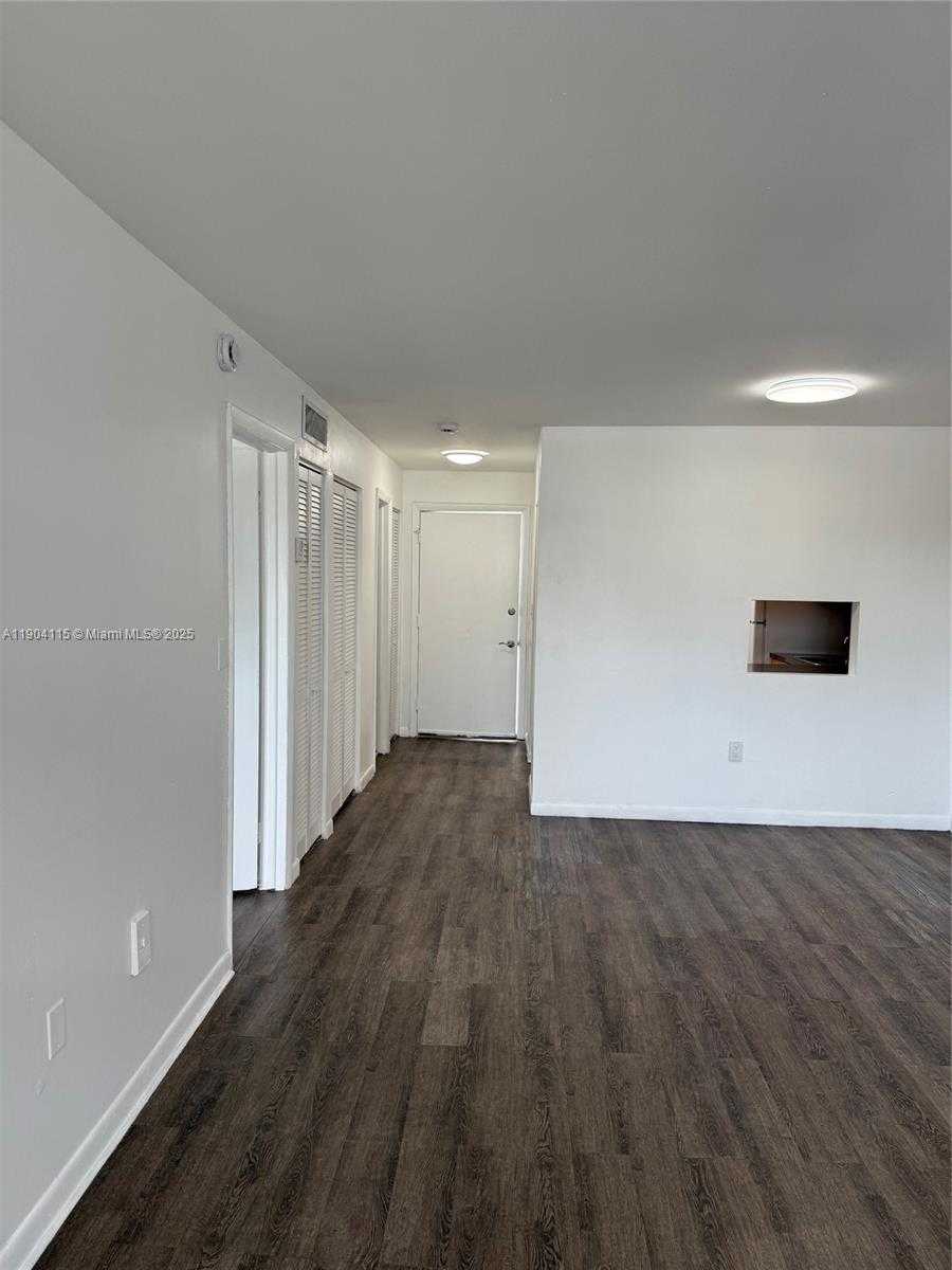 Small Image of 528 MERIDIAN AVE #404, Miami Beach Number 3