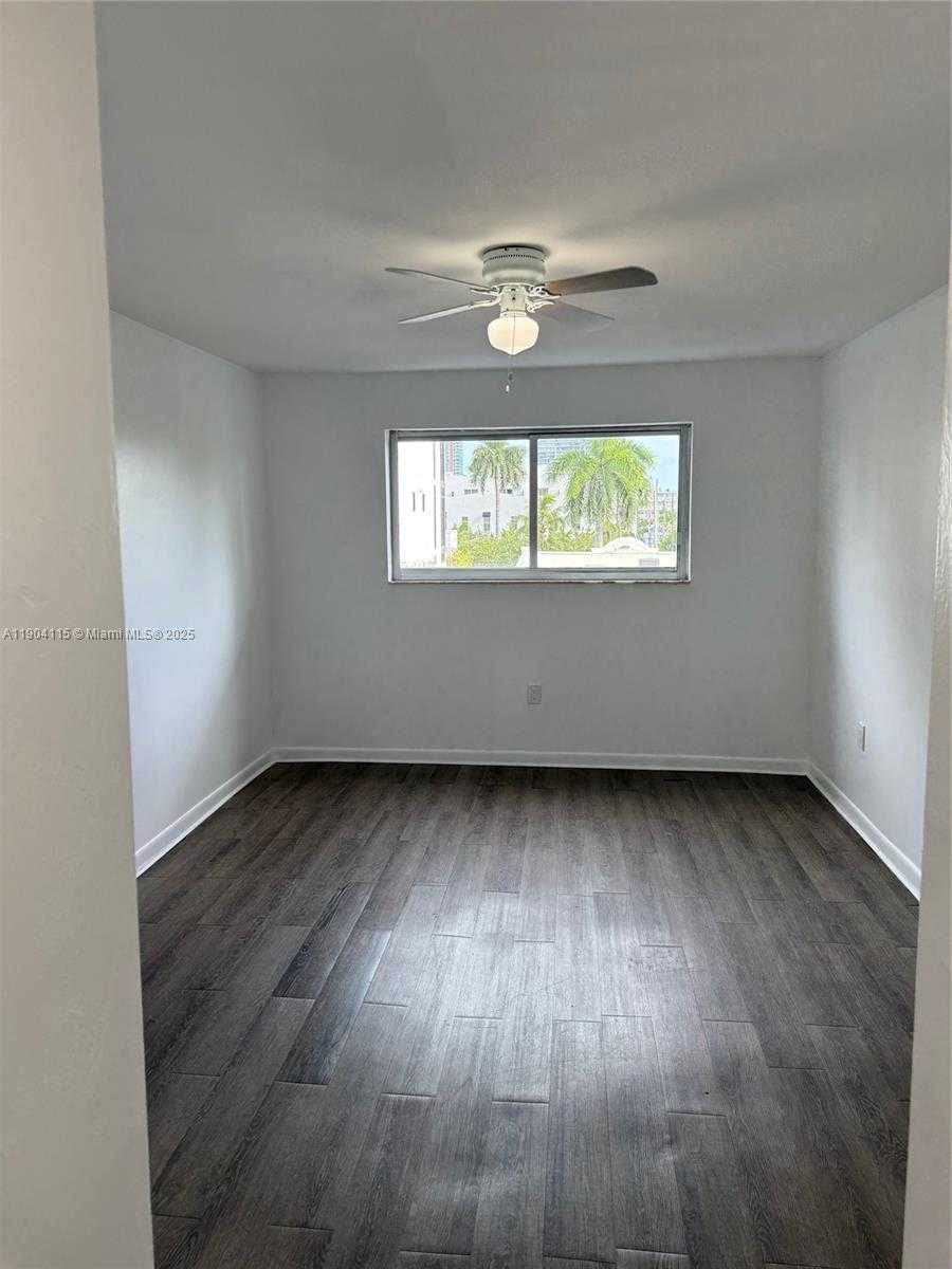 Small Image of 528 MERIDIAN AVE #404, Miami Beach Number 5