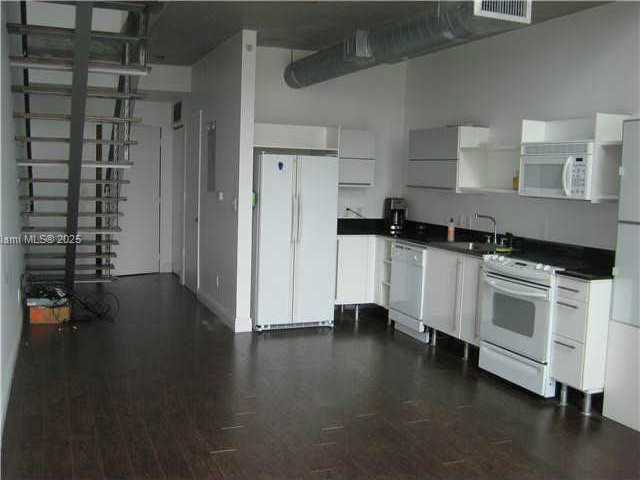 Small Image of 690 SOUTH WEST 1 CT #1211, Miami Number 3