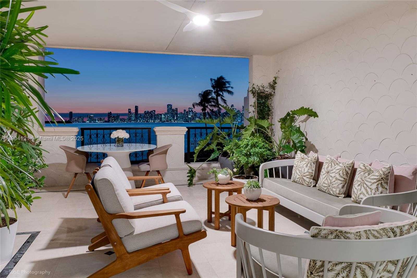 Small Image of 4822 FISHER ISLAND DR #4822, Miami Beach Number 5