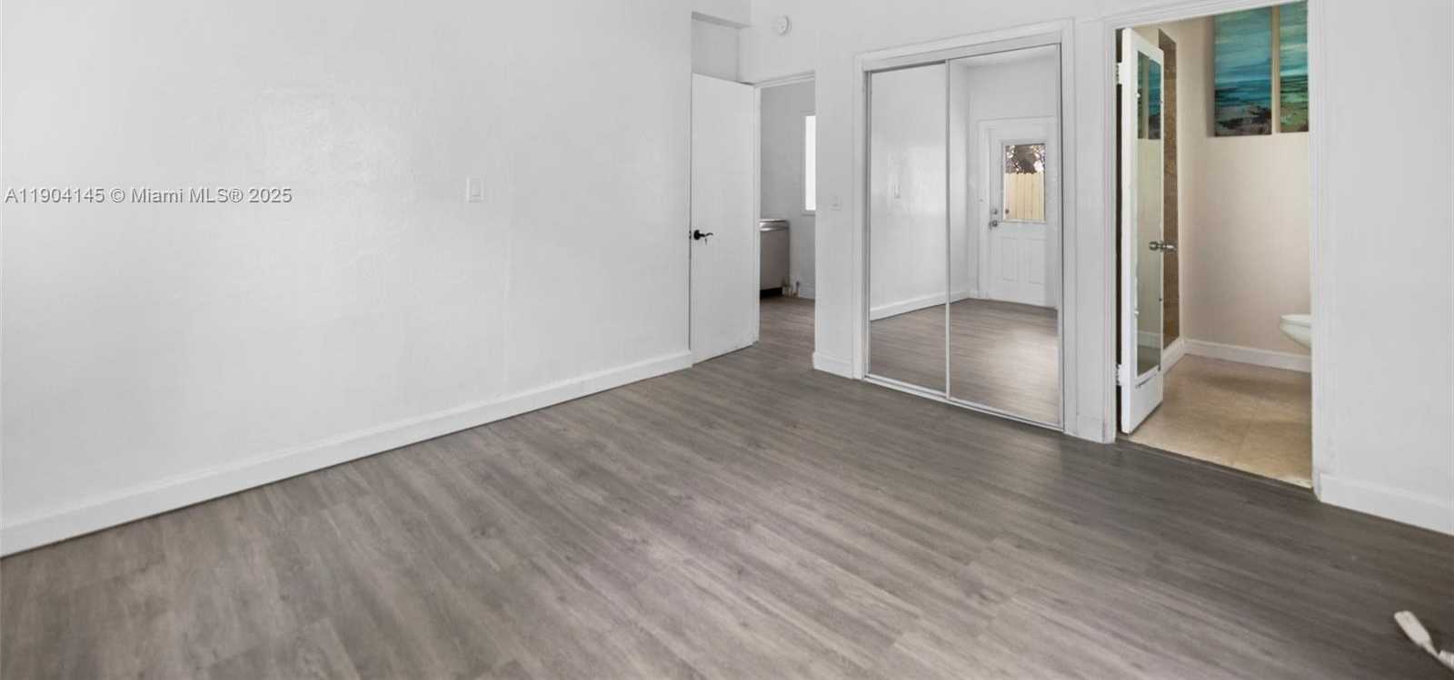 Small Image of 2822 PINE TREE DR #5, Miami Beach Number 10