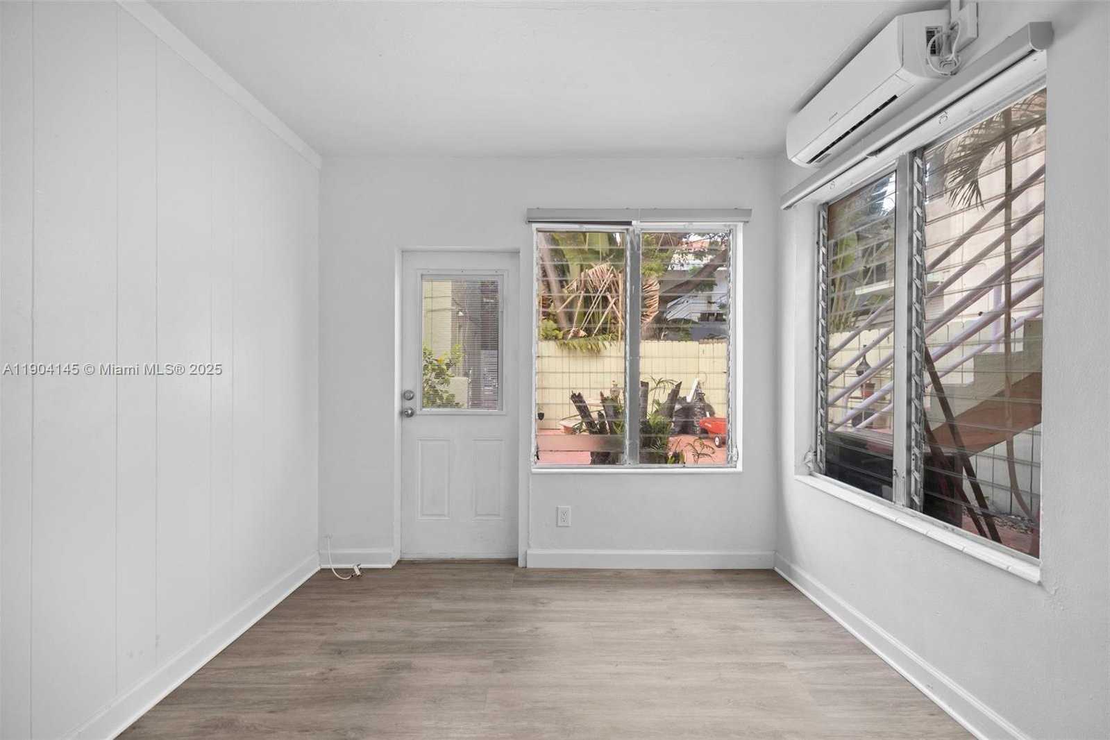 Small Image of 2822 PINE TREE DR #5, Miami Beach Number 12