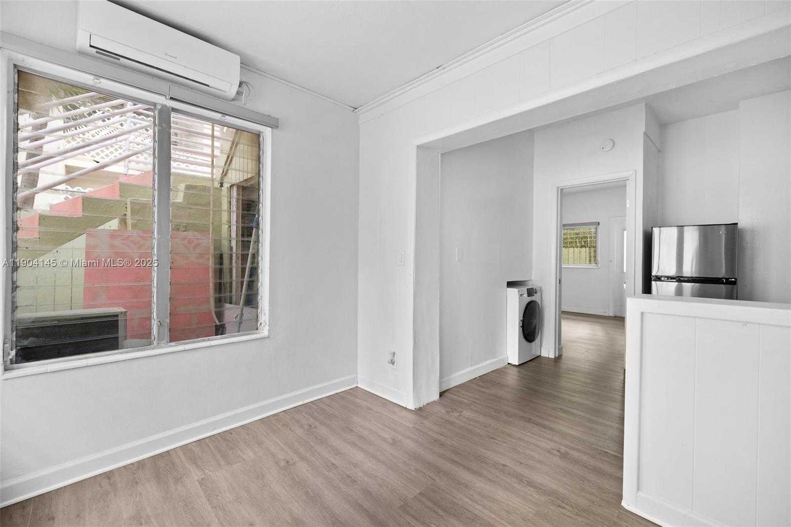 Small Image of 2822 PINE TREE DR #5, Miami Beach Number 13