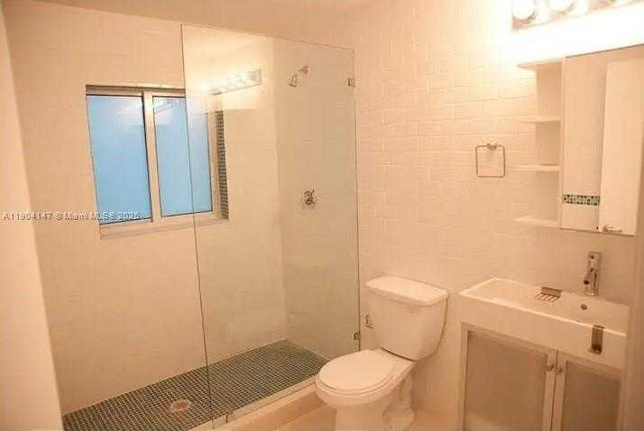 Small Image of 6891 BAY DR #204, Miami Beach Number 3
