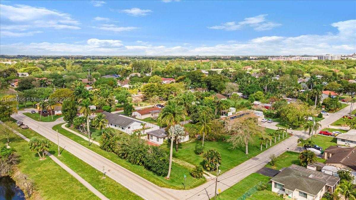 Small Image of 4421 SOUTH WEST 73RD TER, Davie Number 12