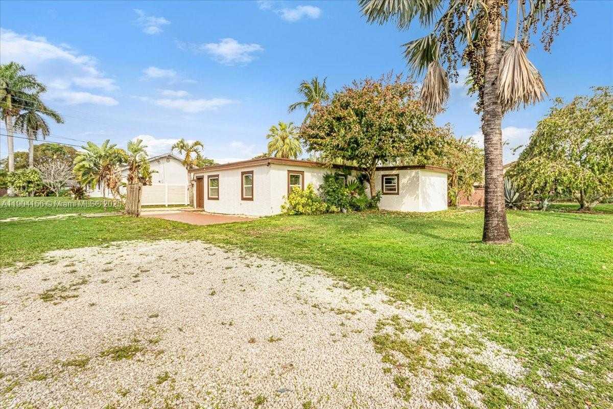 Small Image of 4421 SOUTH WEST 73RD TER, Davie Number 5