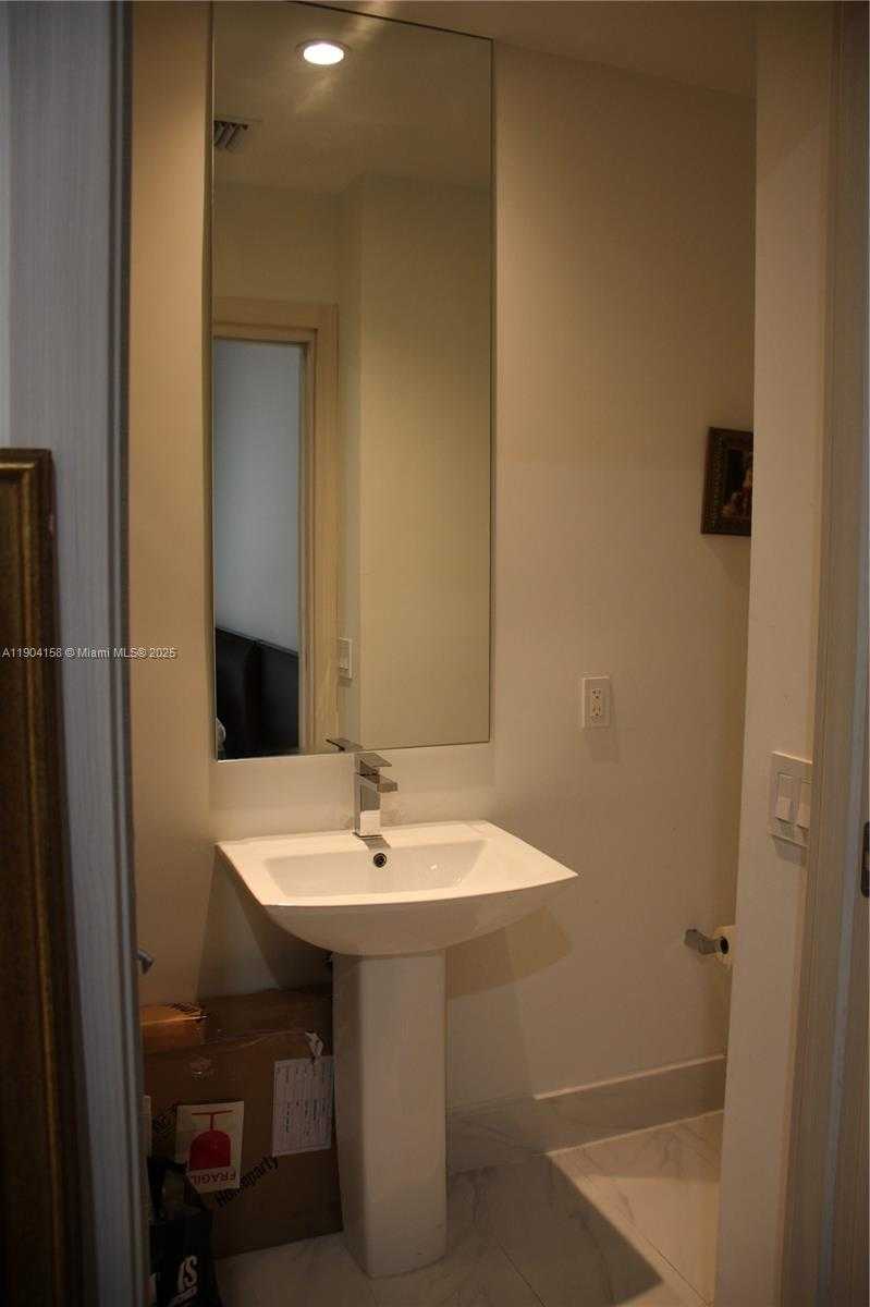 Small Image of 801 SOUTH MIAMI AVE #5508, Miami Number 35