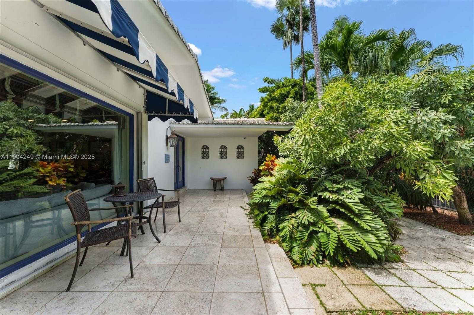Small Image of 7975 BISCAYNE POINT CIR, Miami Beach Number 15