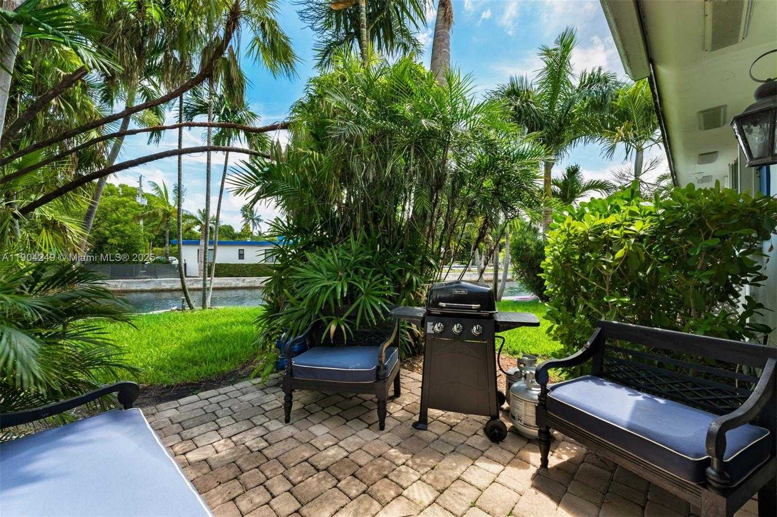 Small Image of 7975 BISCAYNE POINT CIR, Miami Beach Number 18