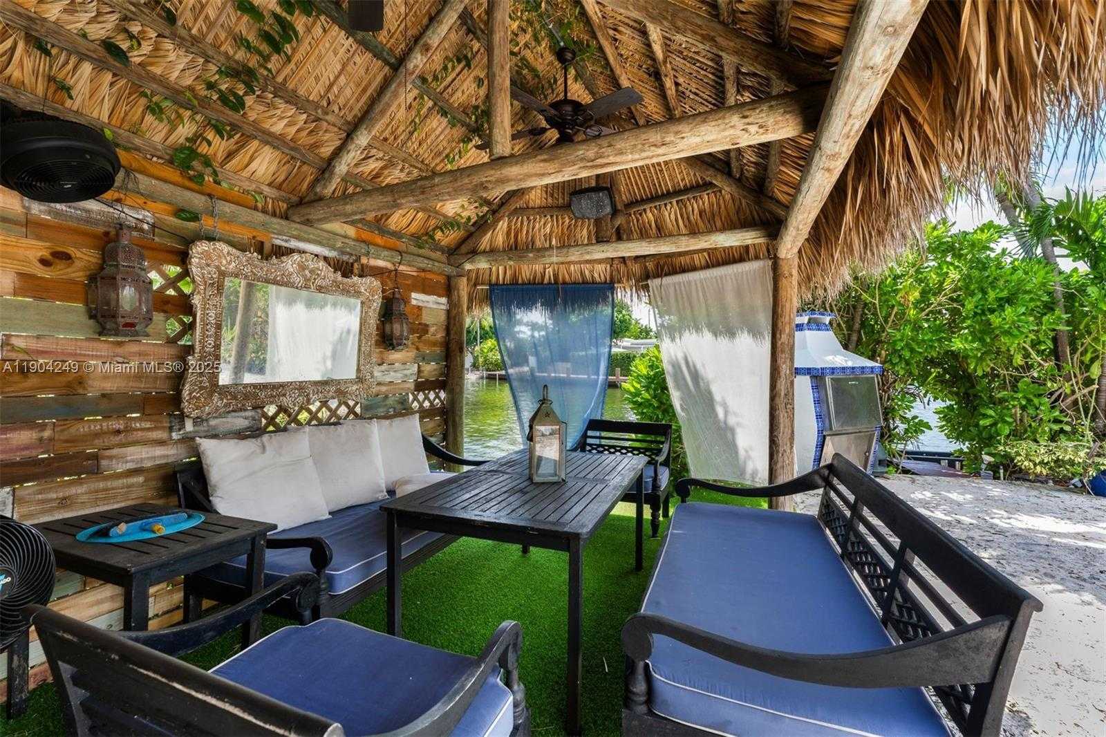 Small Image of 7975 BISCAYNE POINT CIR, Miami Beach Number 22