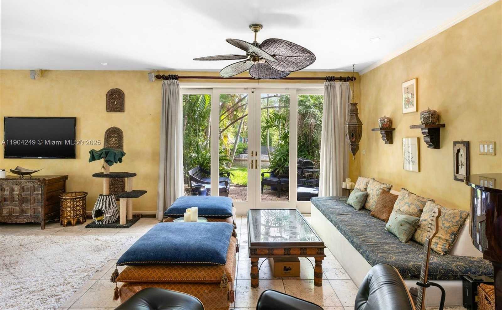 Small Image of 7975 BISCAYNE POINT CIR, Miami Beach Number 35