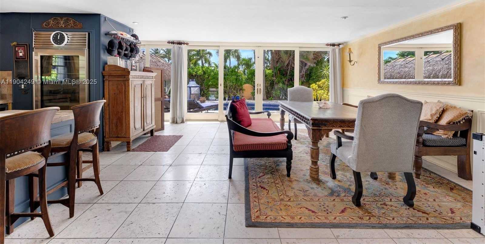 Small Image of 7975 BISCAYNE POINT CIR, Miami Beach Number 41