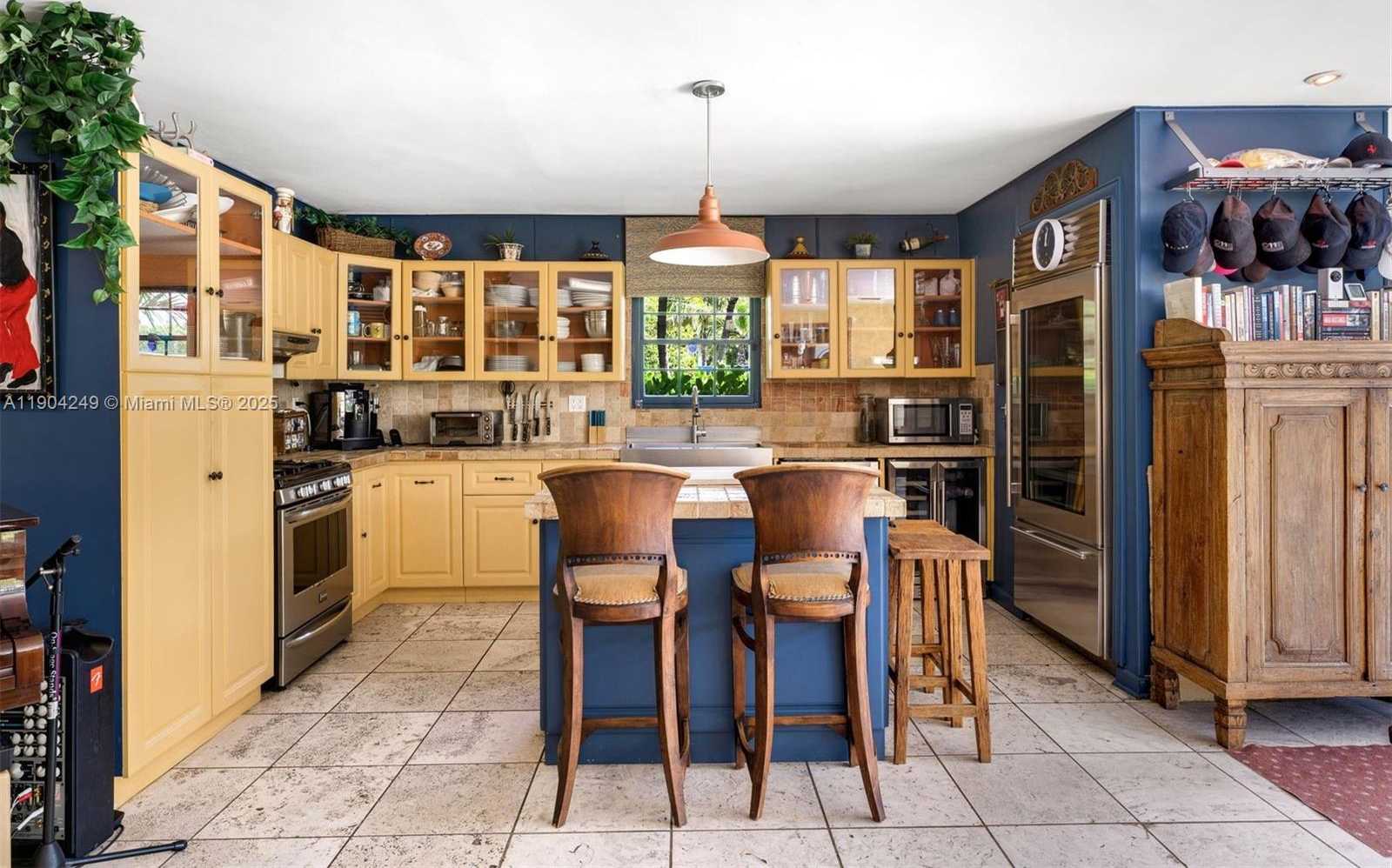 Small Image of 7975 BISCAYNE POINT CIR, Miami Beach Number 44