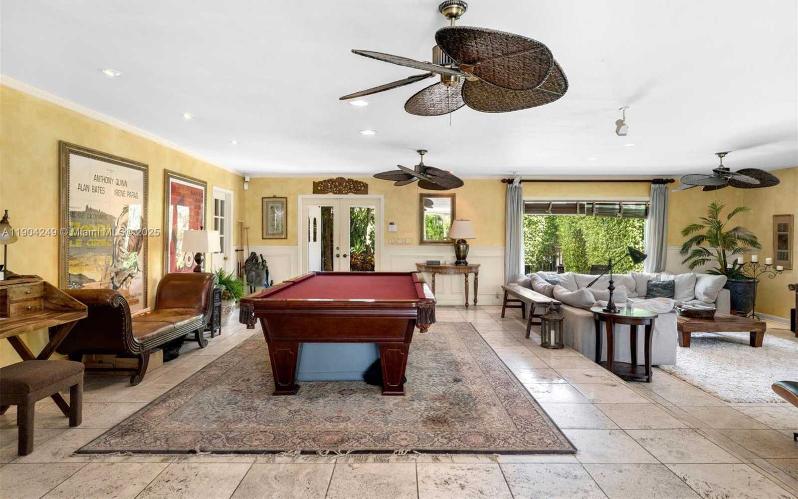 Small Image of 7975 BISCAYNE POINT CIR, Miami Beach Number 46