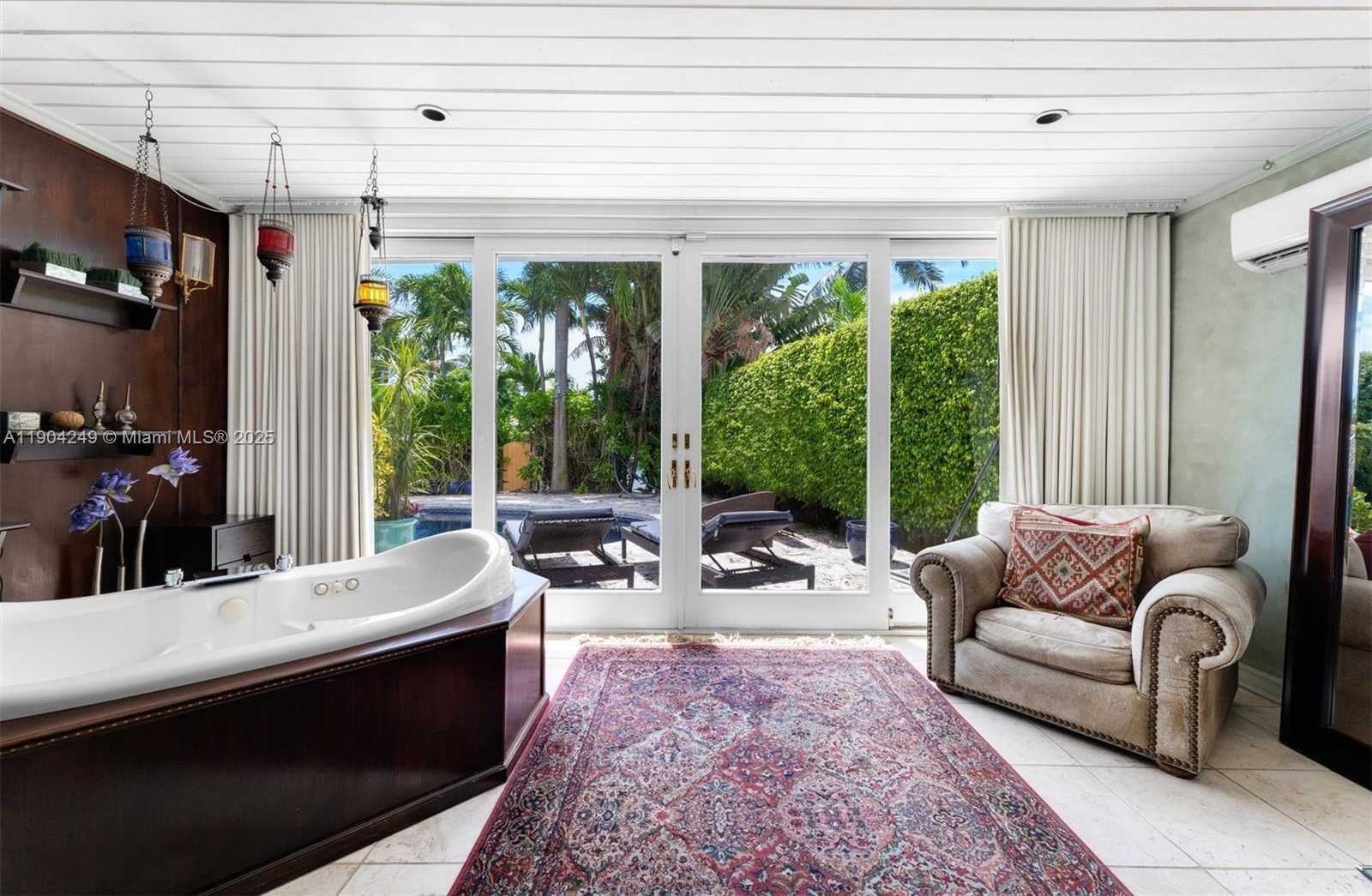 Small Image of 7975 BISCAYNE POINT CIR, Miami Beach Number 48