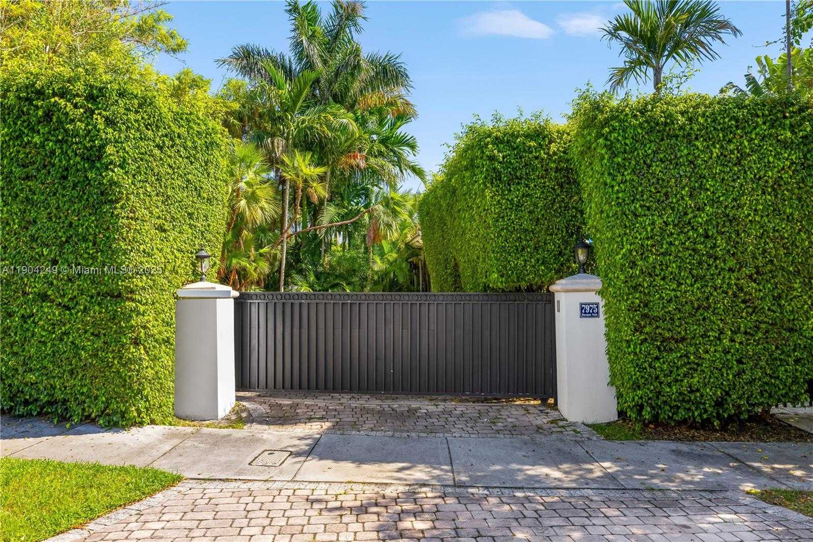 Small Image of 7975 BISCAYNE POINT CIR, Miami Beach Number 7