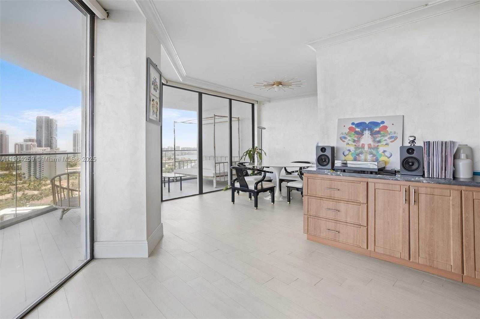 Small Image of 19707 TURNBERRY WAY #19H, Aventura Number 10