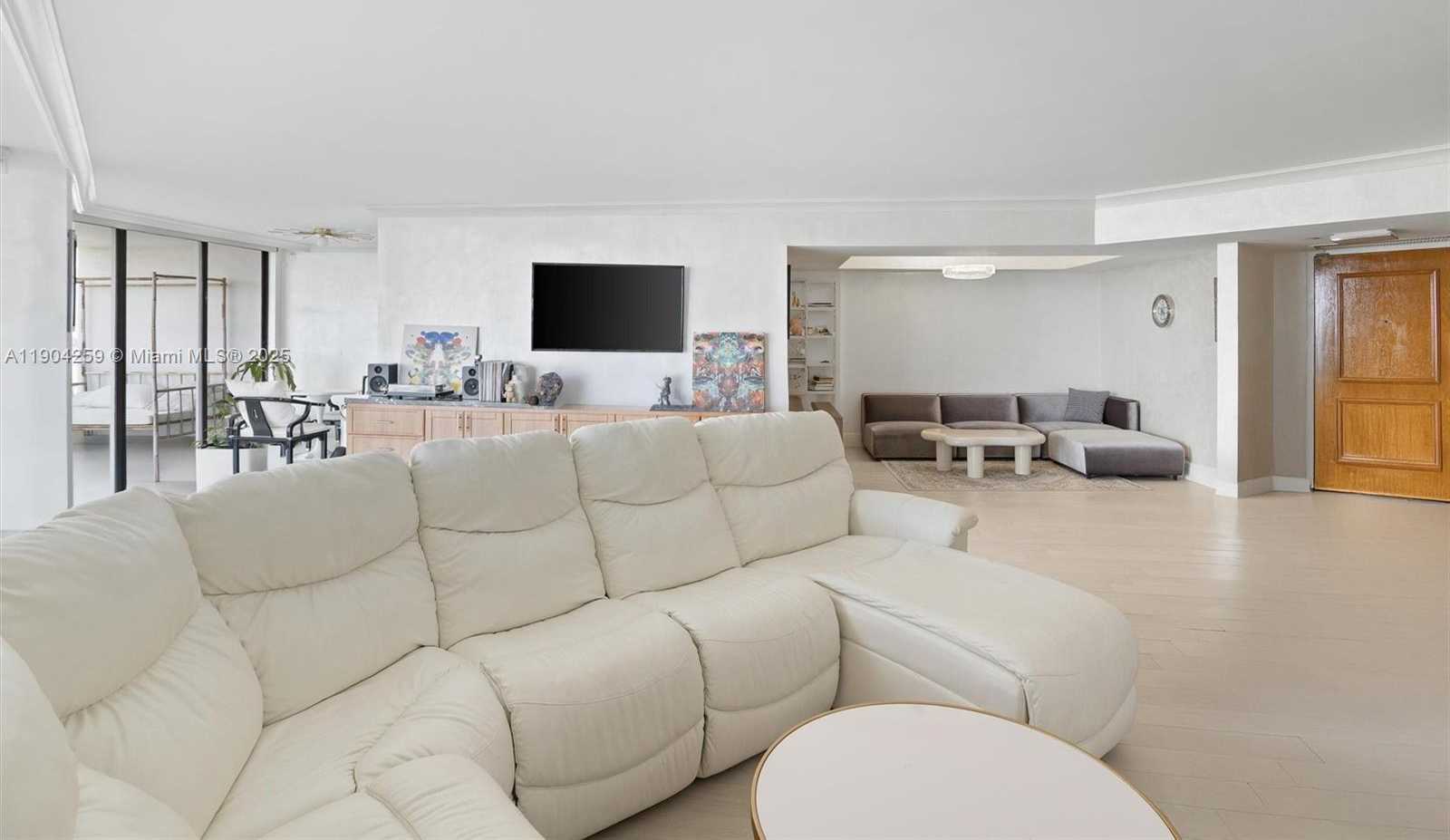 Small Image of 19707 TURNBERRY WAY #19H, Aventura Number 12