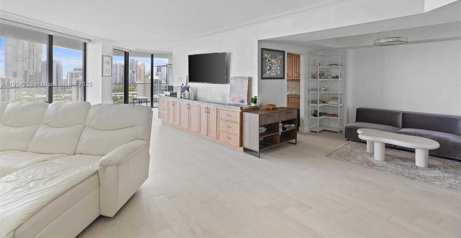 Small Image of 19707 TURNBERRY WAY #19H, Aventura Number 14