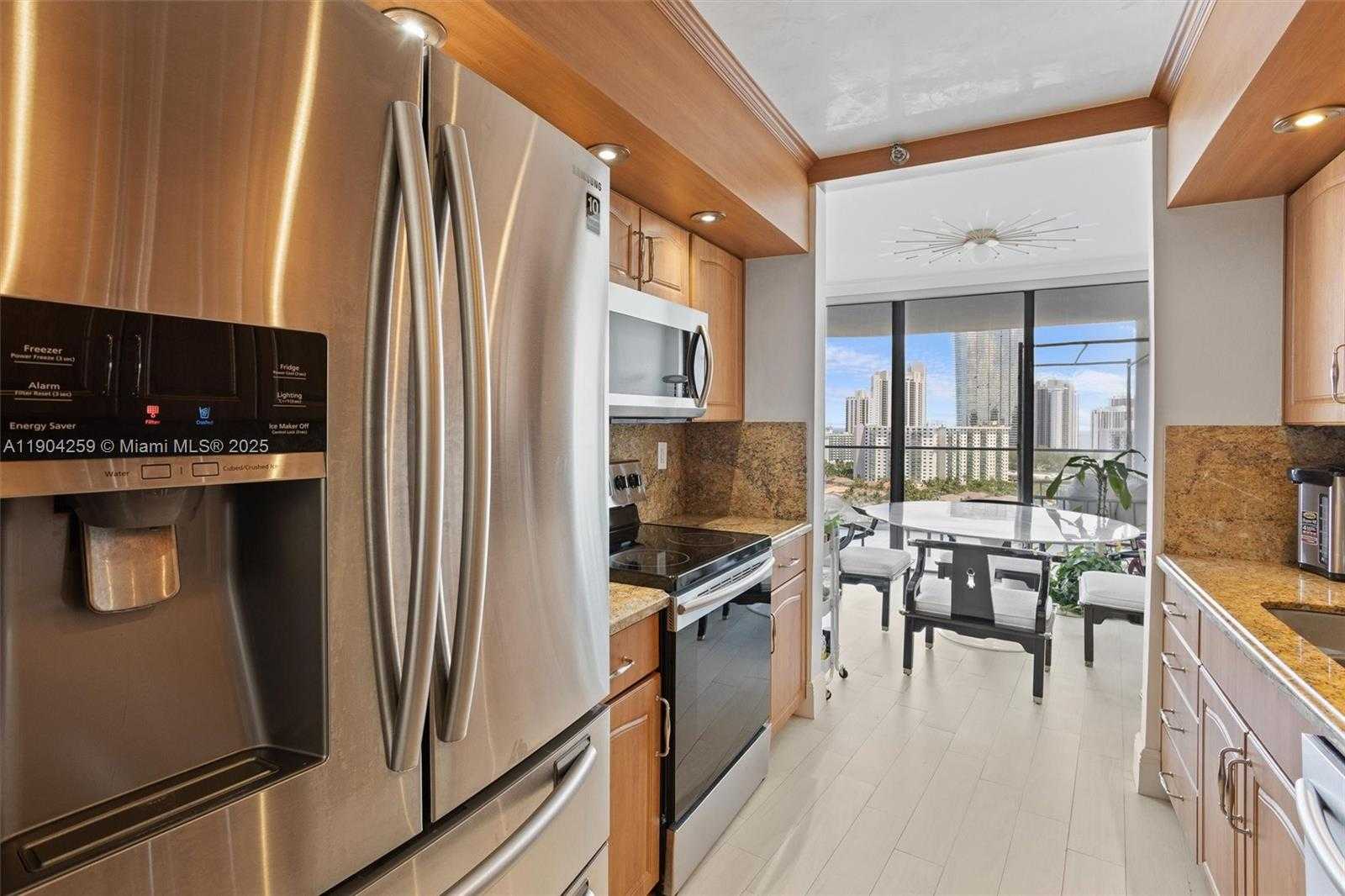 Small Image of 19707 TURNBERRY WAY #19H, Aventura Number 25