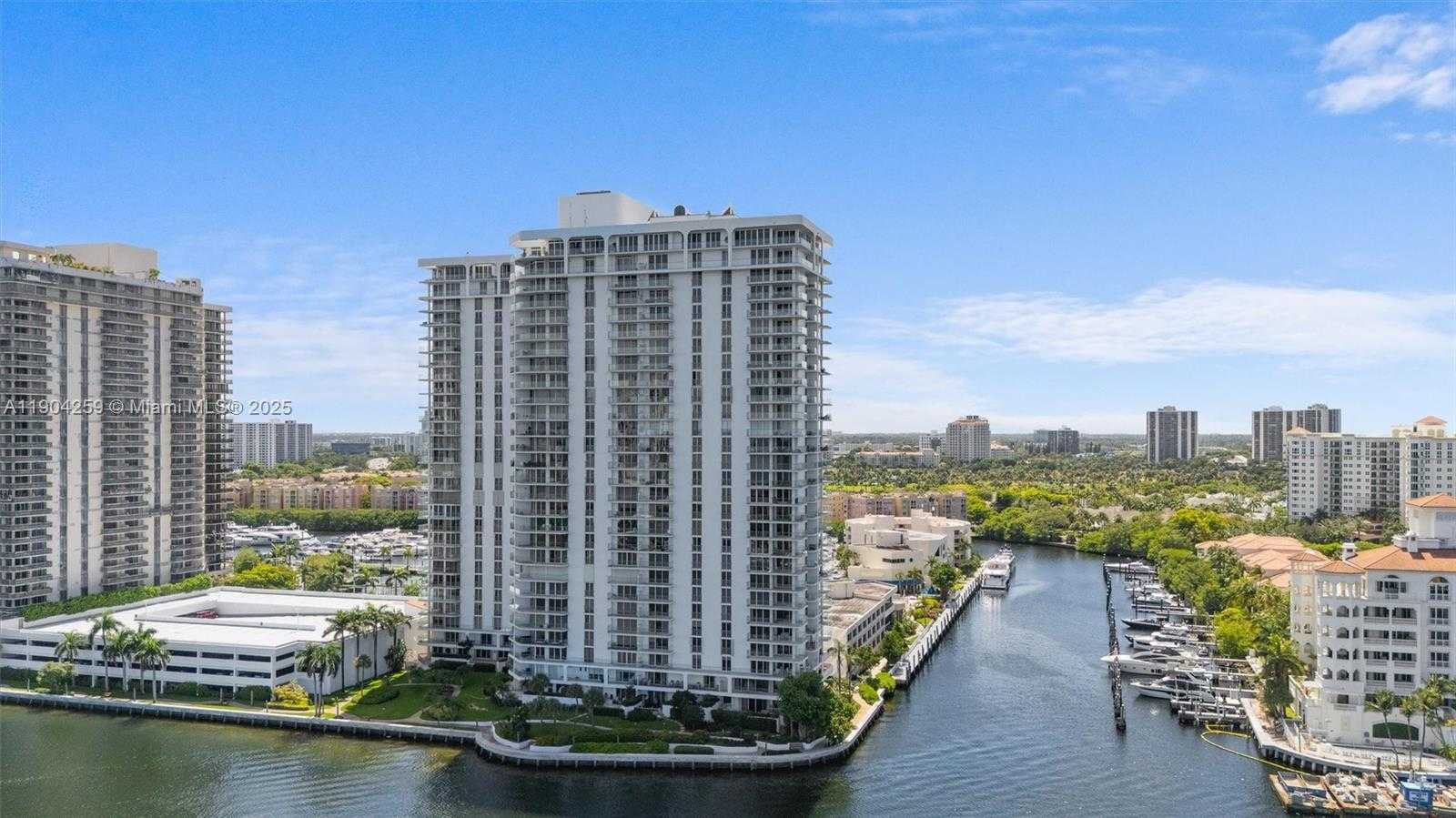 Small Image of 19707 TURNBERRY WAY #19H, Aventura Number 4
