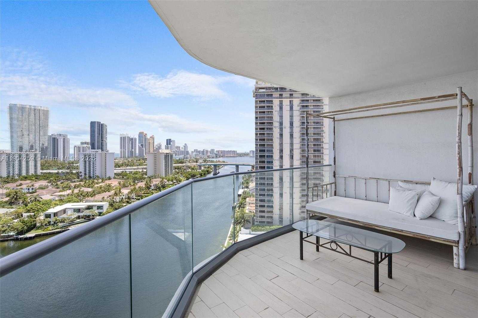 Small Image of 19707 TURNBERRY WAY #19H, Aventura Number 5