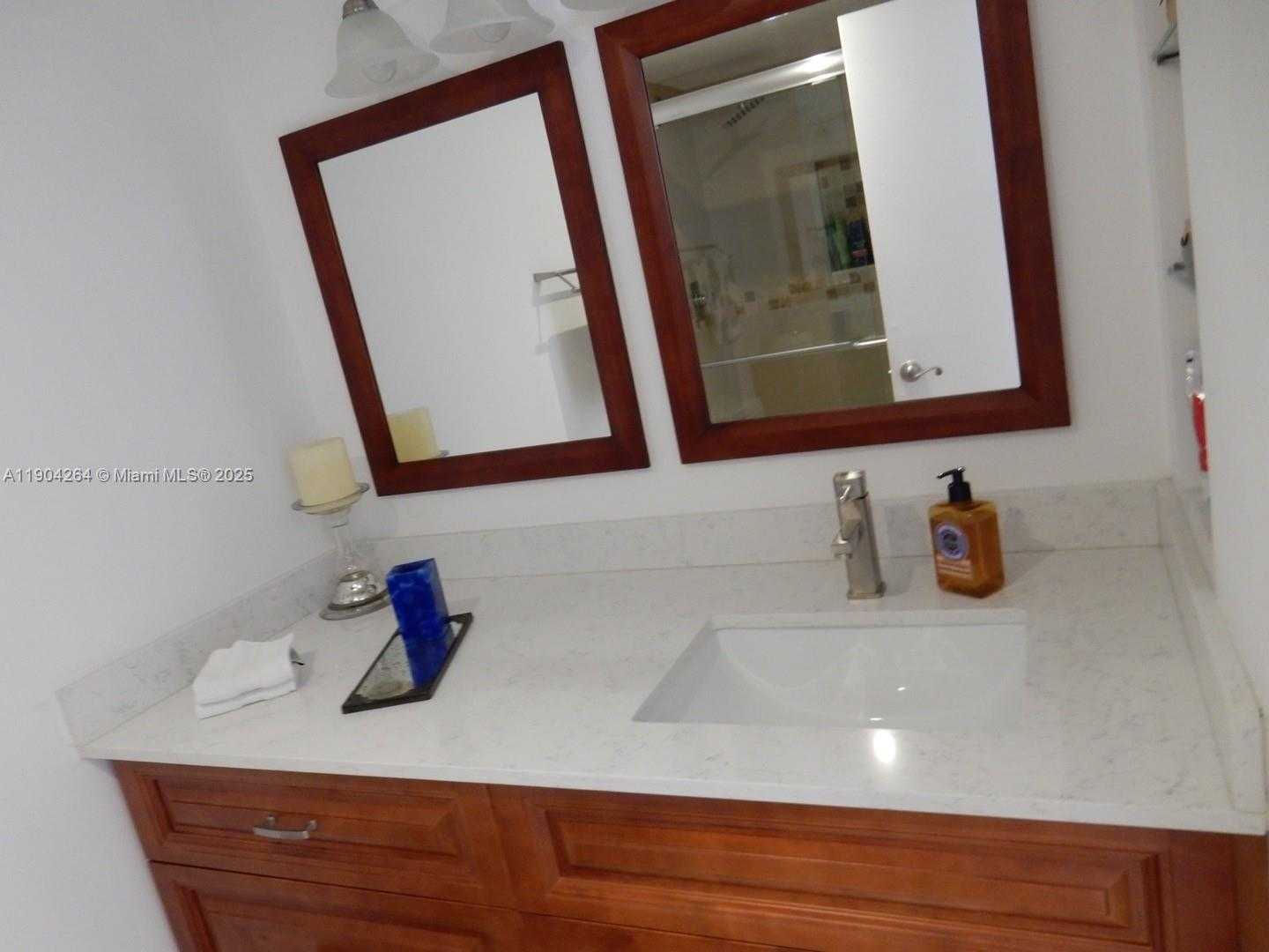 Small Image of 1420 BRICKELL BAY DR #1406D, Miami Number 11