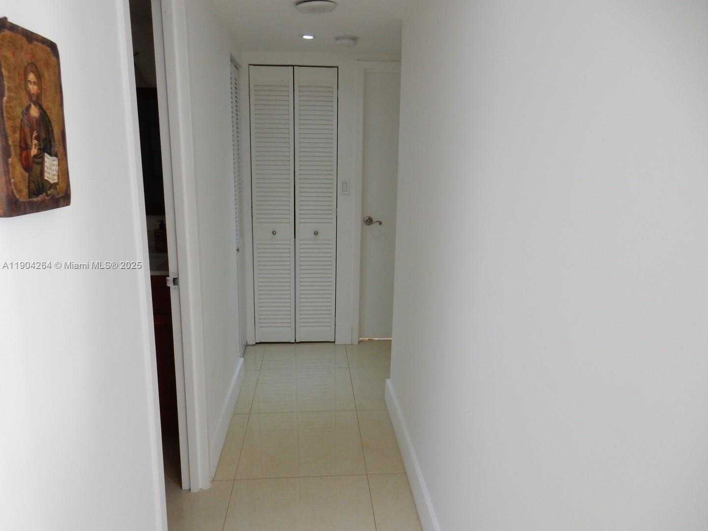 Small Image of 1420 BRICKELL BAY DR #1406D, Miami Number 13