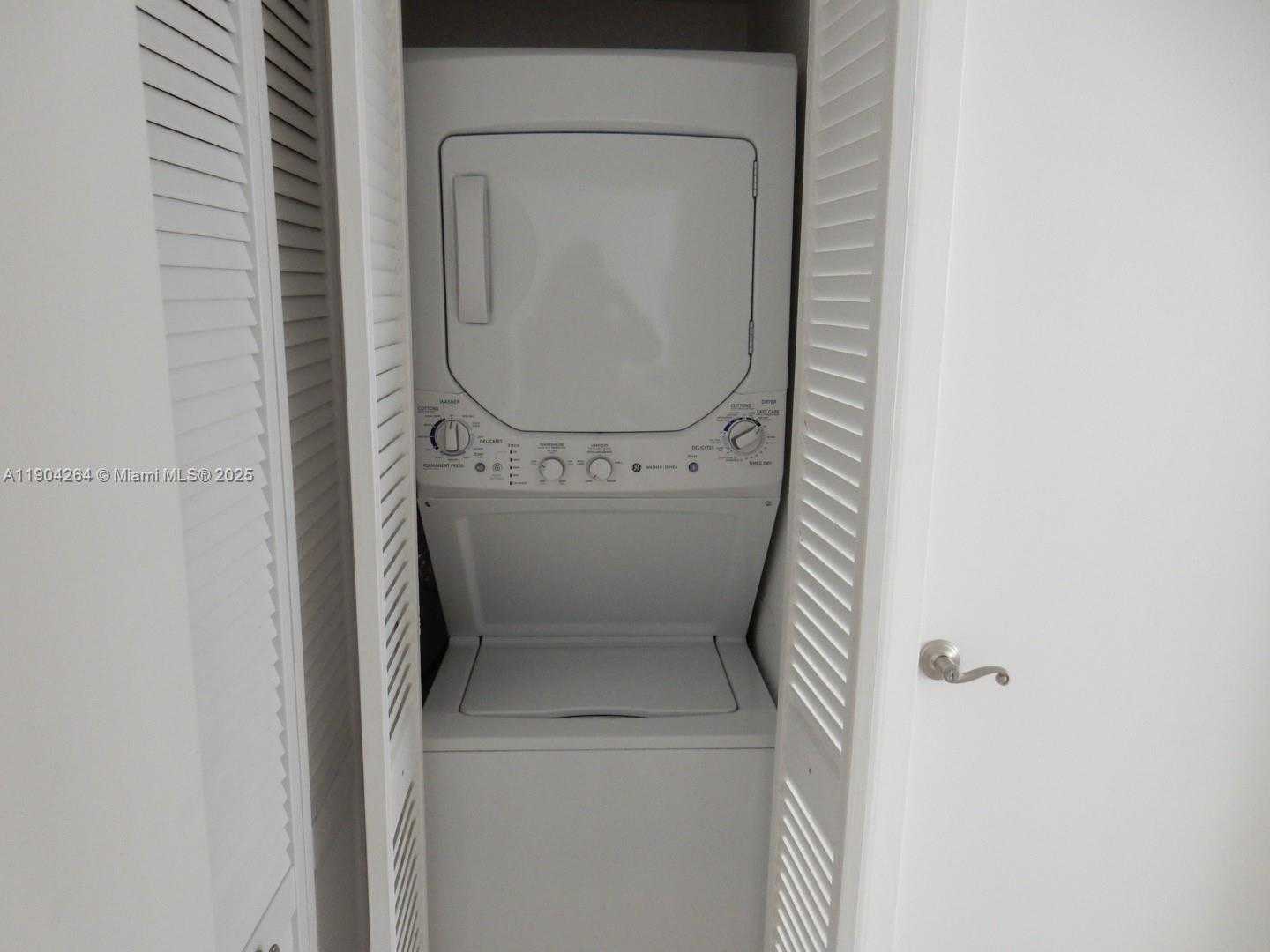 Small Image of 1420 BRICKELL BAY DR #1406D, Miami Number 14