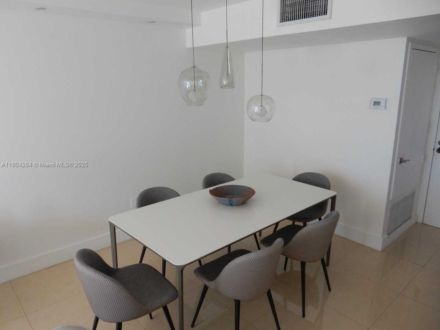 Small Image of 1420 BRICKELL BAY DR #1406D, Miami Number 15