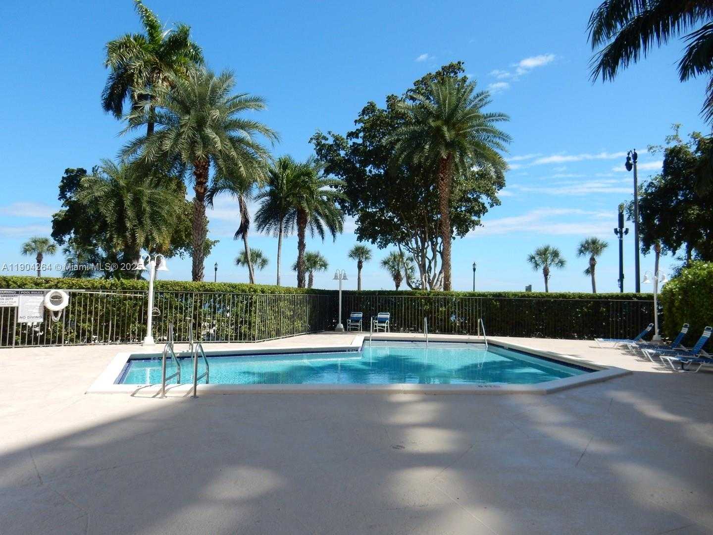 Small Image of 1420 BRICKELL BAY DR #1406D, Miami Number 18