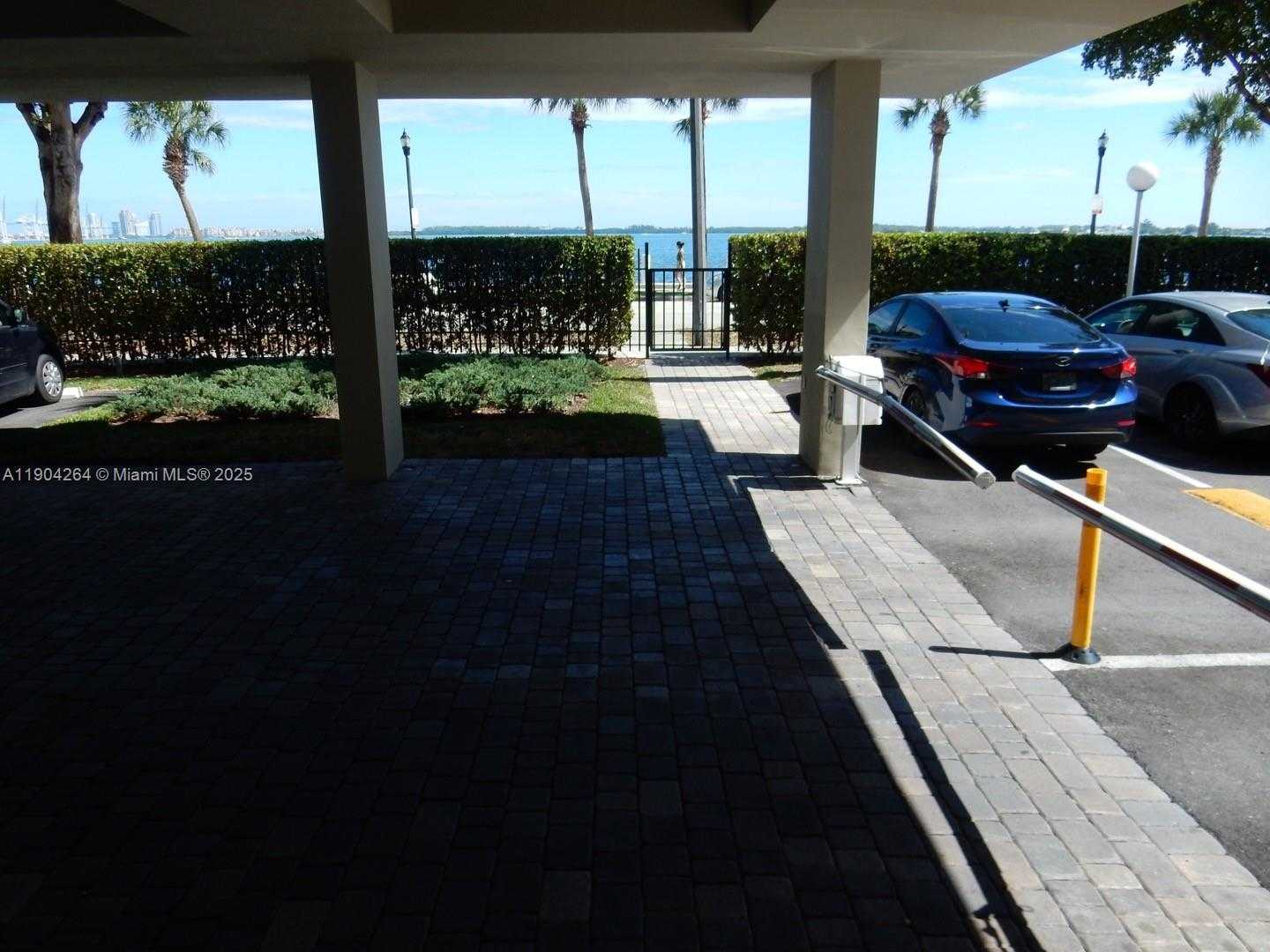 Small Image of 1420 BRICKELL BAY DR #1406D, Miami Number 24