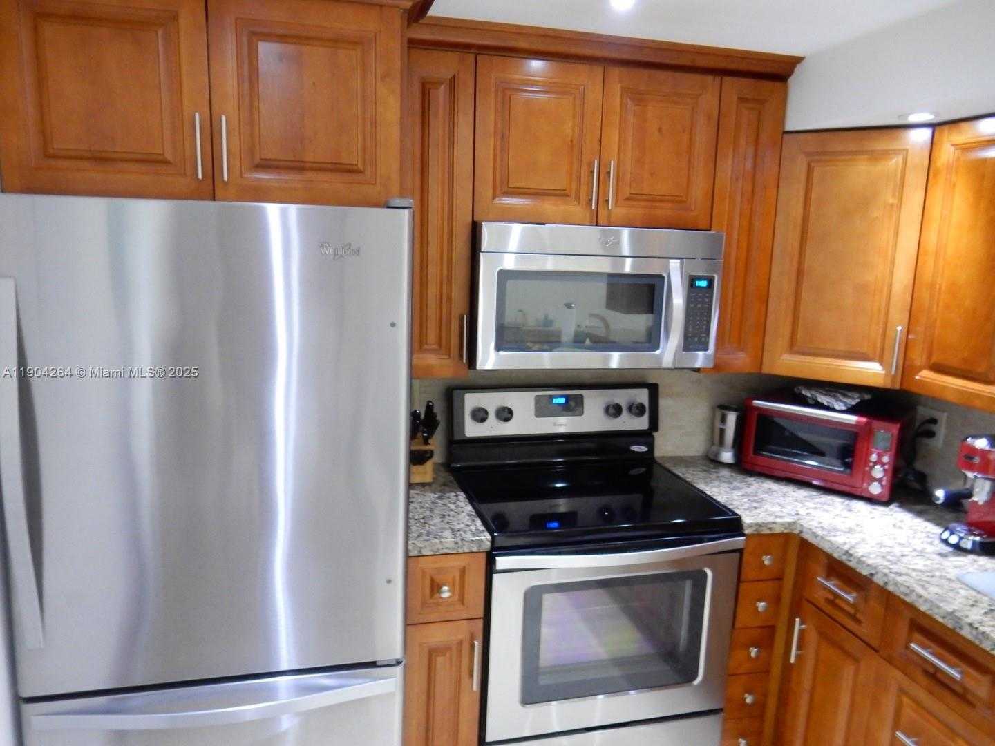 Small Image of 1420 BRICKELL BAY DR #1406D, Miami Number 7