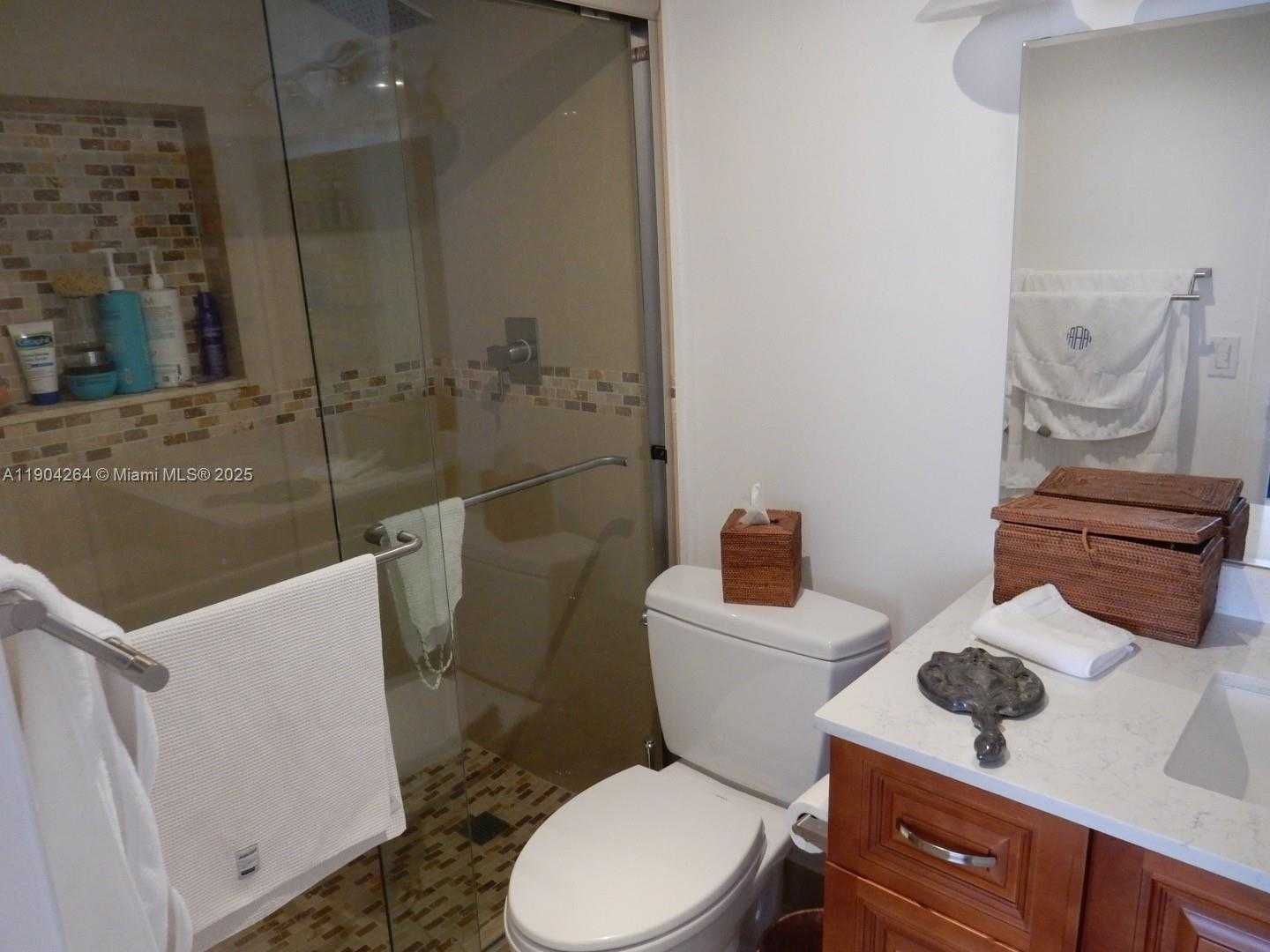Small Image of 1420 BRICKELL BAY DR #1406D, Miami Number 9