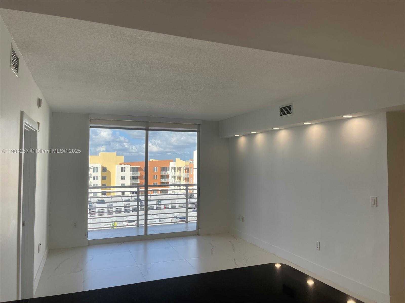 Small Image of 18800 NORTH EAST 29TH AVE #825, Aventura Number 3